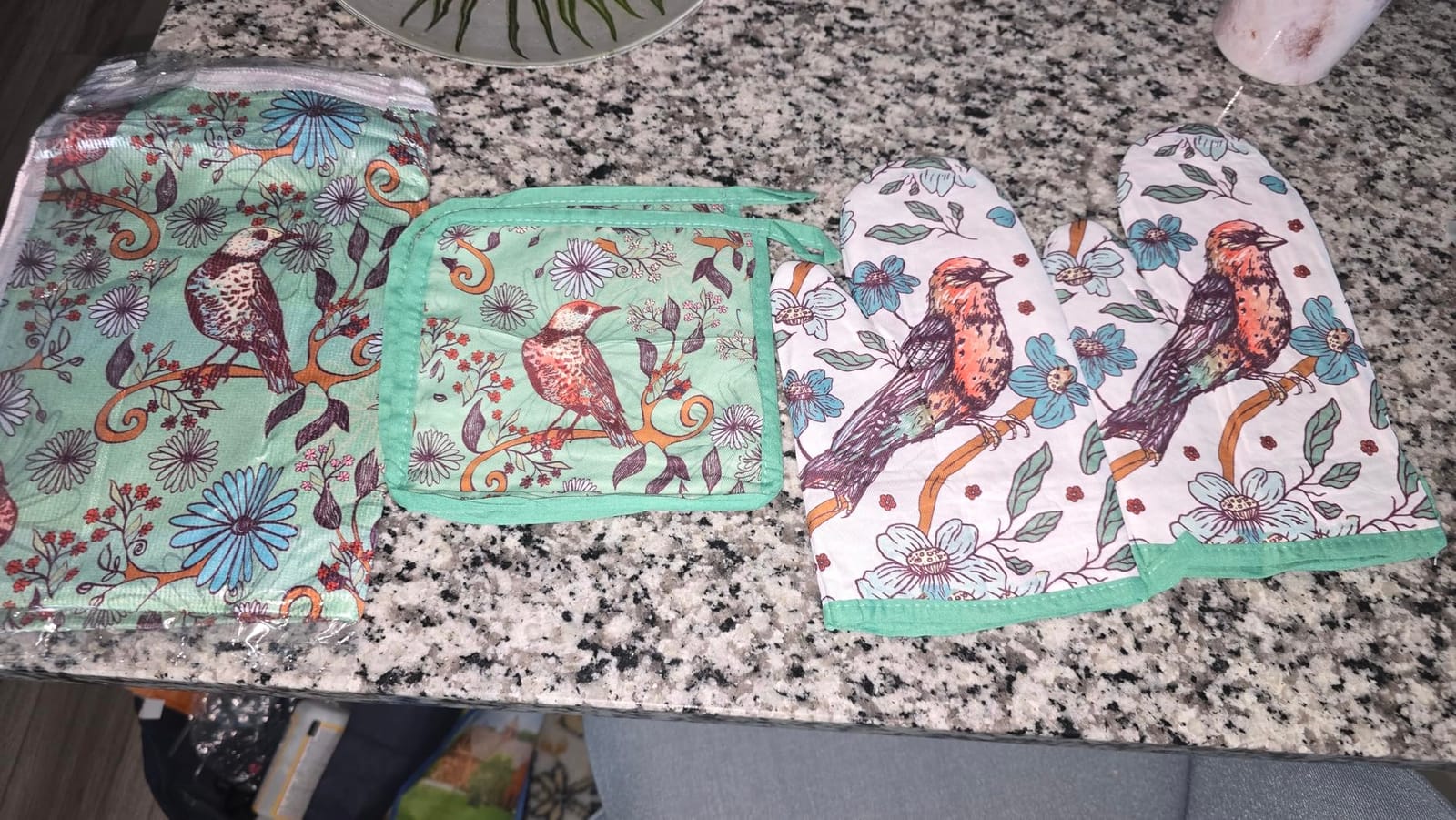 Leinuosen 6 Plaid Bee Kitchen Towels Oven Mitts and Pot Holders Sets customer photo 1