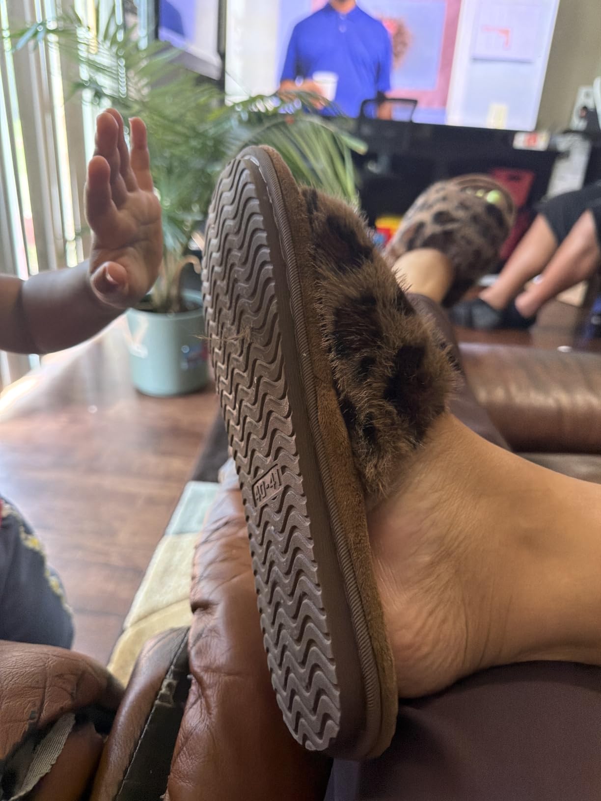 GOEWY Women's Fuzzy Open-Toe House Slippers with Memory Foam - Leopard Print customer photo 1