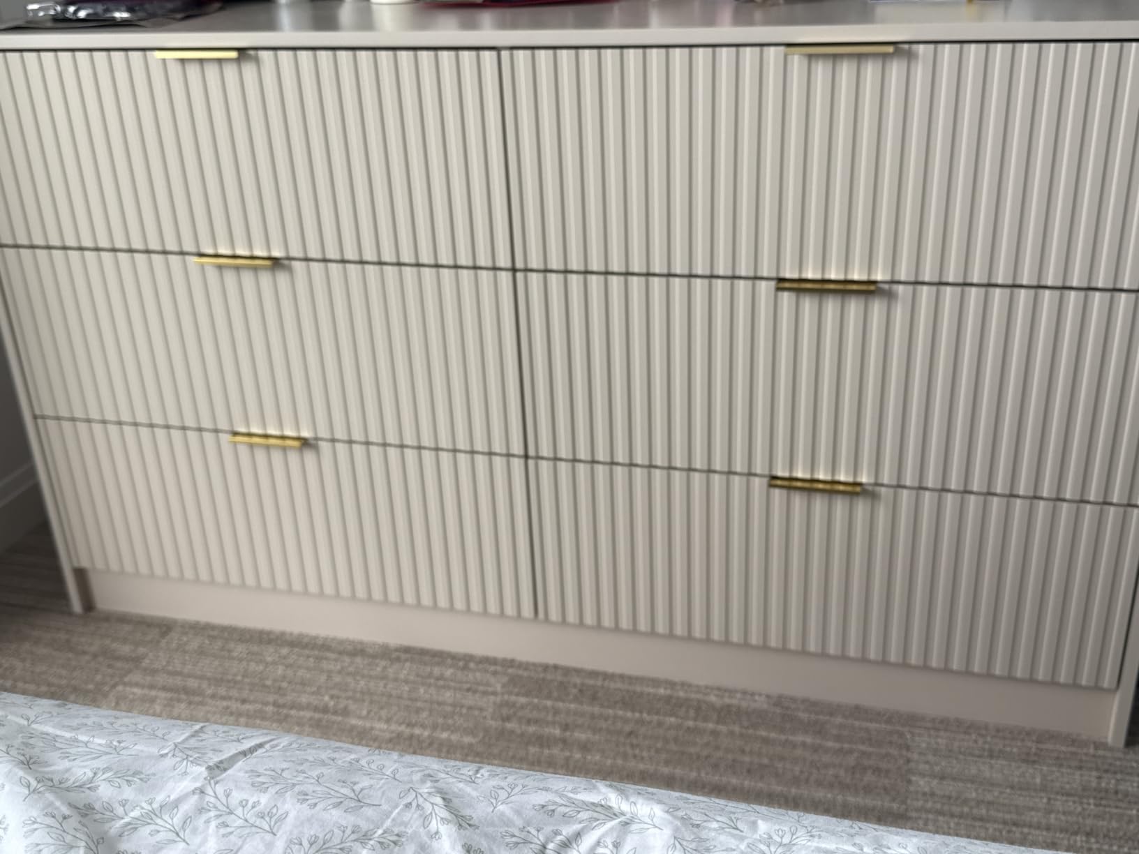 Furniway Black Dresser for Bedroom, Modern Dresser with 5 Drawers and Smooth Slides, Wide Chest of Drawers with Golden Handles for Bedroom, Living Room, Closet, 15.7