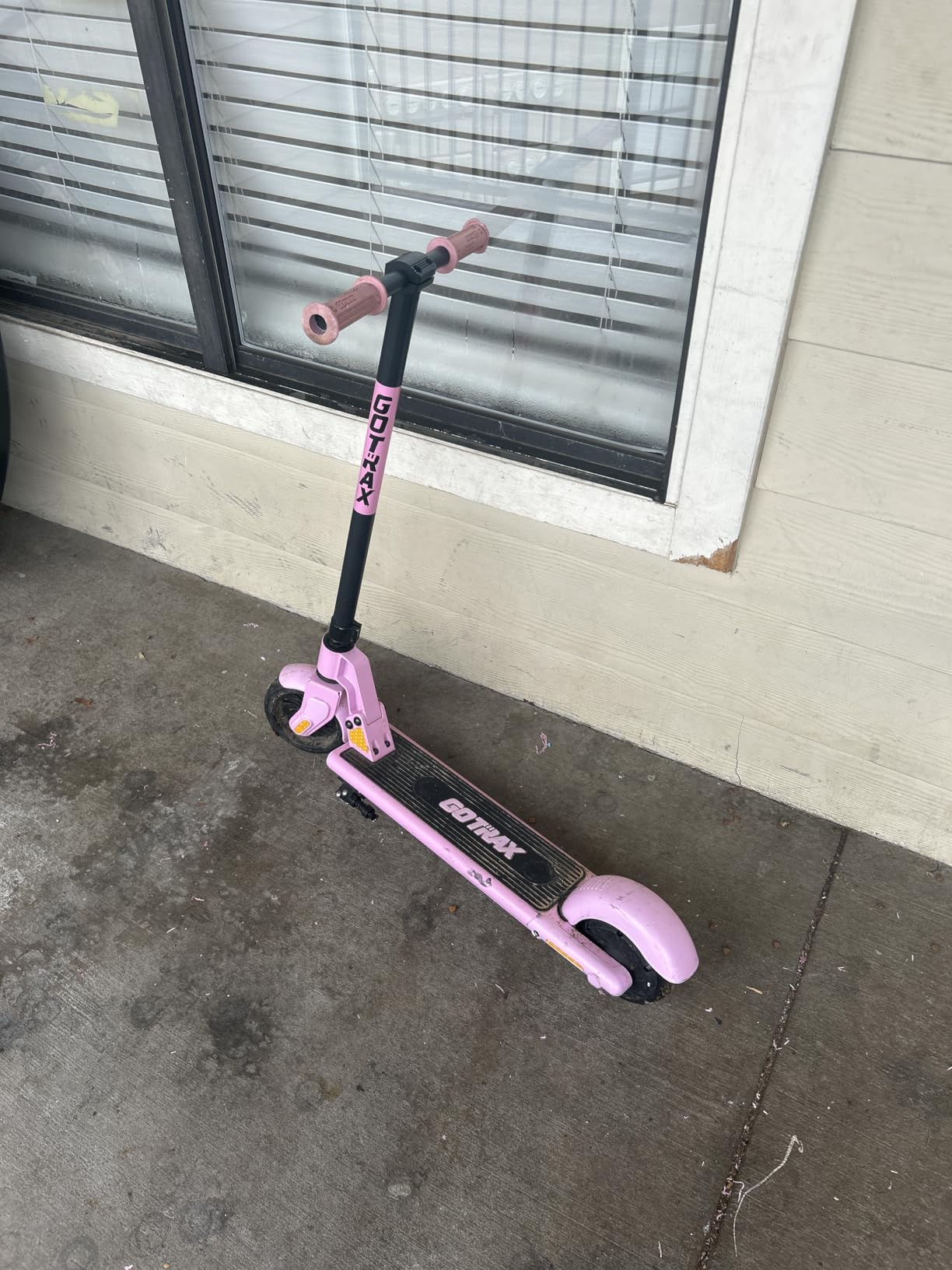 Gotrax Electric Scooter for Kids 6-12, Max 3.75 Mile & 7.5Mph,Thumb Control customer photo 2
