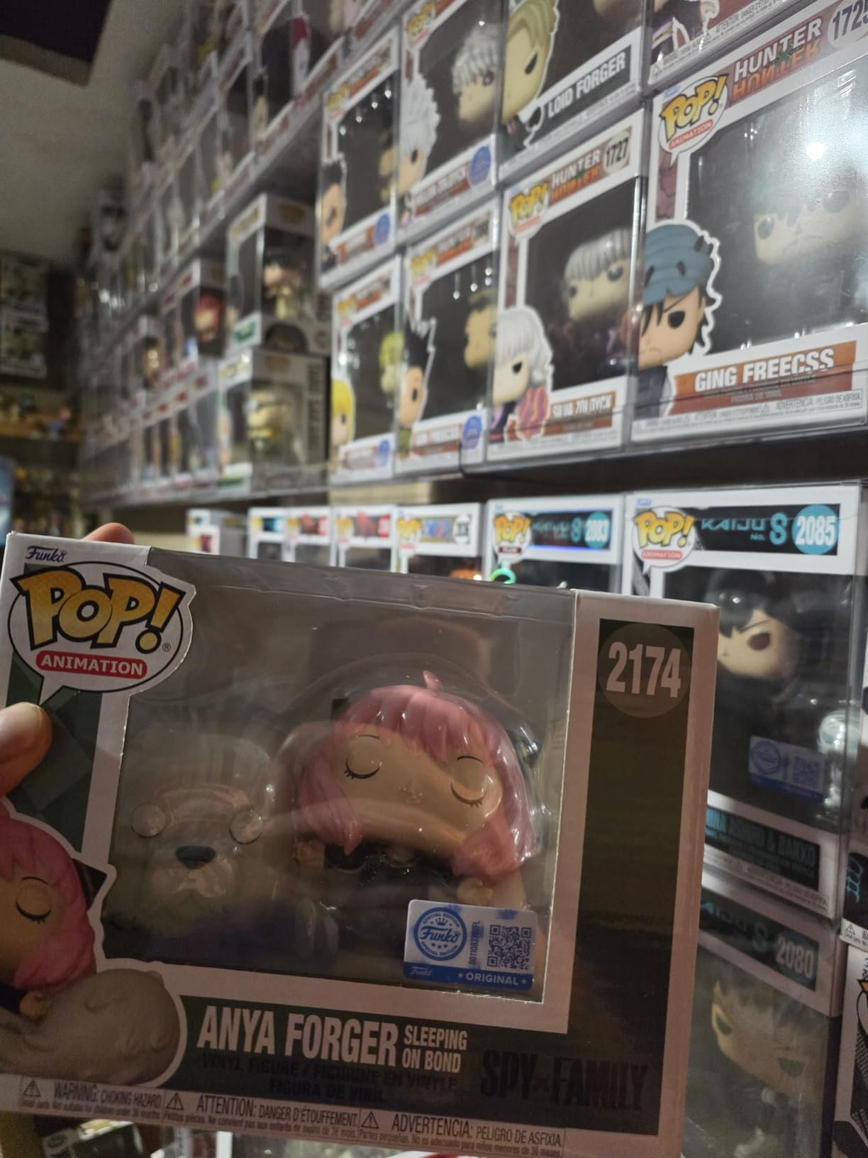 Funko POP! Premium: Spy X Family - Anya Sleeping on Bond - Amazon Exclusive | Official Merch - Collectable Vinyl Figurine for Shelf Display - Birthday Gift Idea for Fans and Collectors customer photo 2