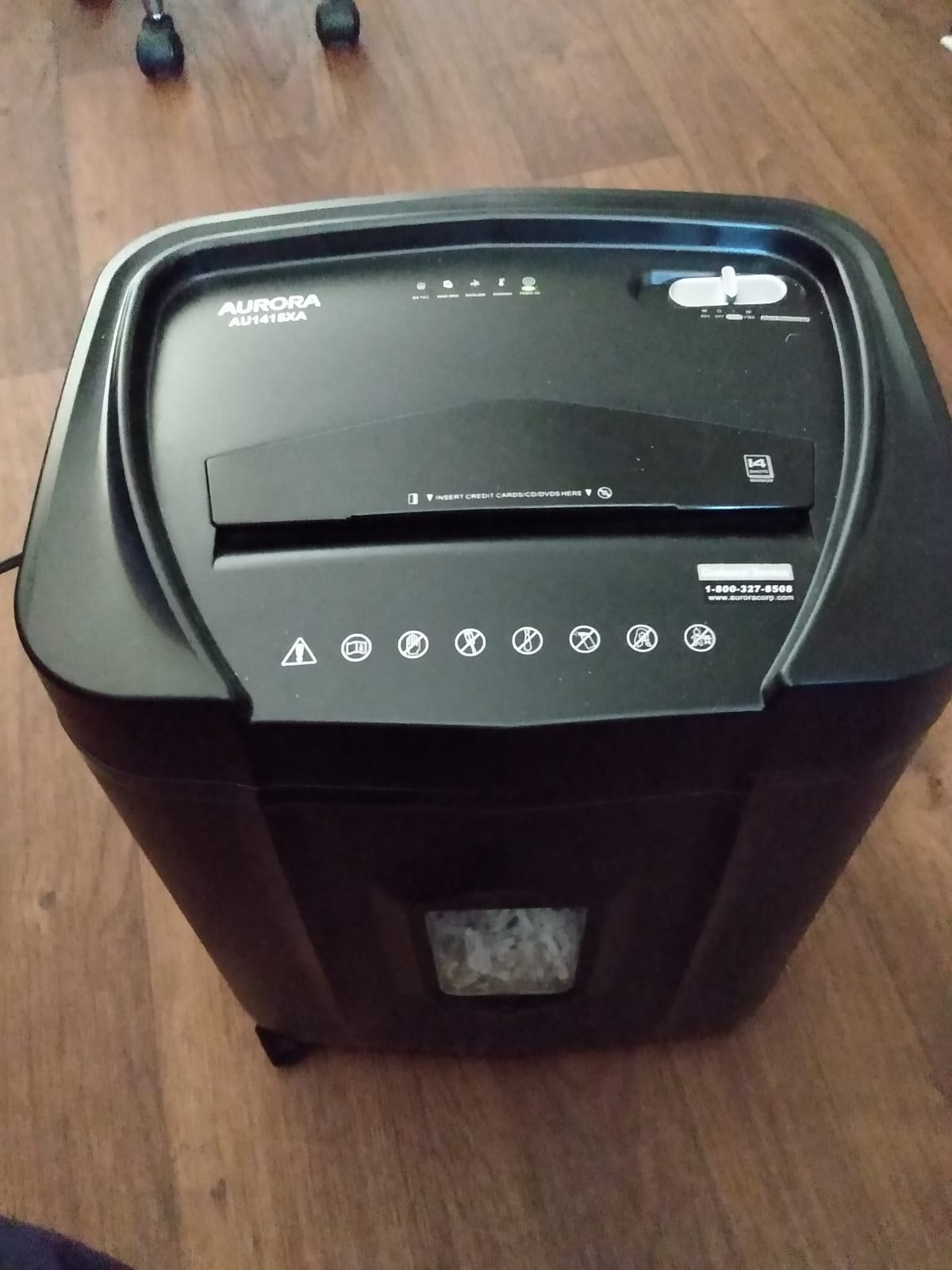 Aurora AU890XA 8-Sheet Crosscut Paper and Credit Card Shredder with Wastebasket customer photo 2