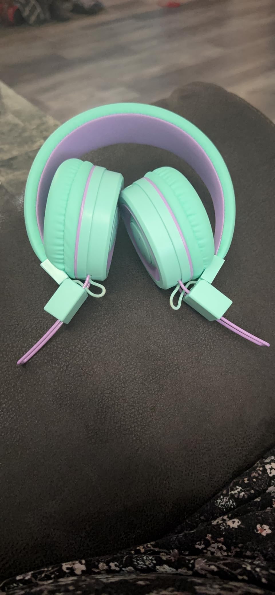 iClever Auraa Active Noise Cancelling Headphones for Kids, LED Light Up, Bluetooth 6.0, Safe Volume 80dBA, 47H Play Time,Fast Charging,Kids Headphones Wireless with Mic AUX Cord for Travel iPad,Purple customer photo 2