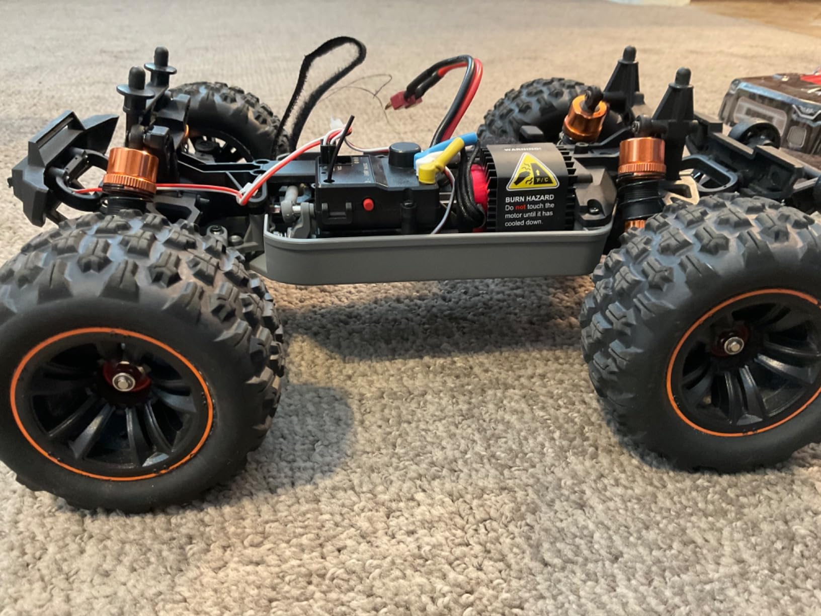 DEERC 1815 1/18 All Terrain Remote Control Car, Fast Drift & Racing RC Car customer photo 2