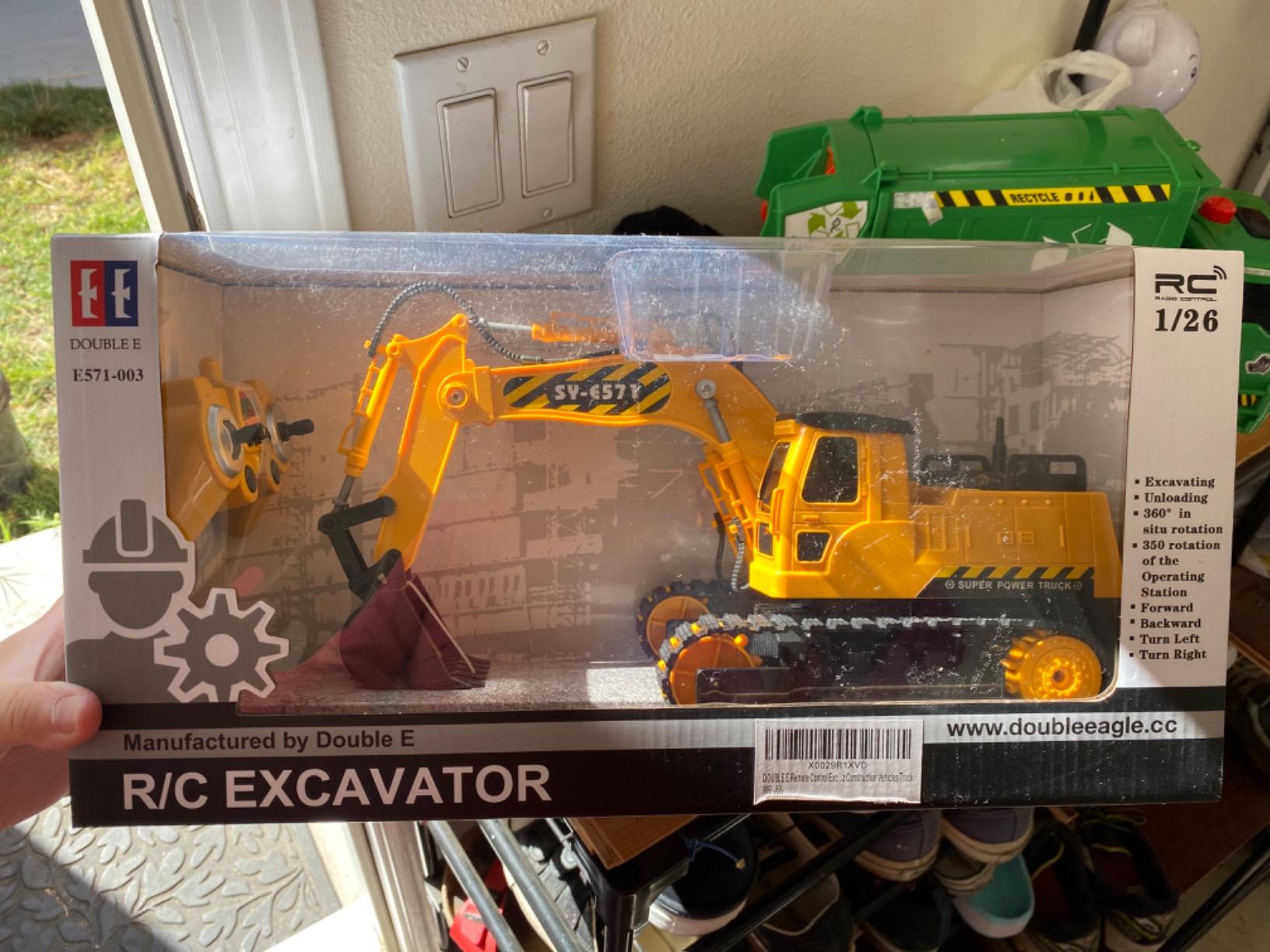 DOUBLE E Remote Control Excavator Toy, RC Excavators Sandbox Digger Hydraulic Construction Toys - Realistic Construction Vehicle with 6 Functions, Xmas Gift for Kids 3-14 Years customer photo 2