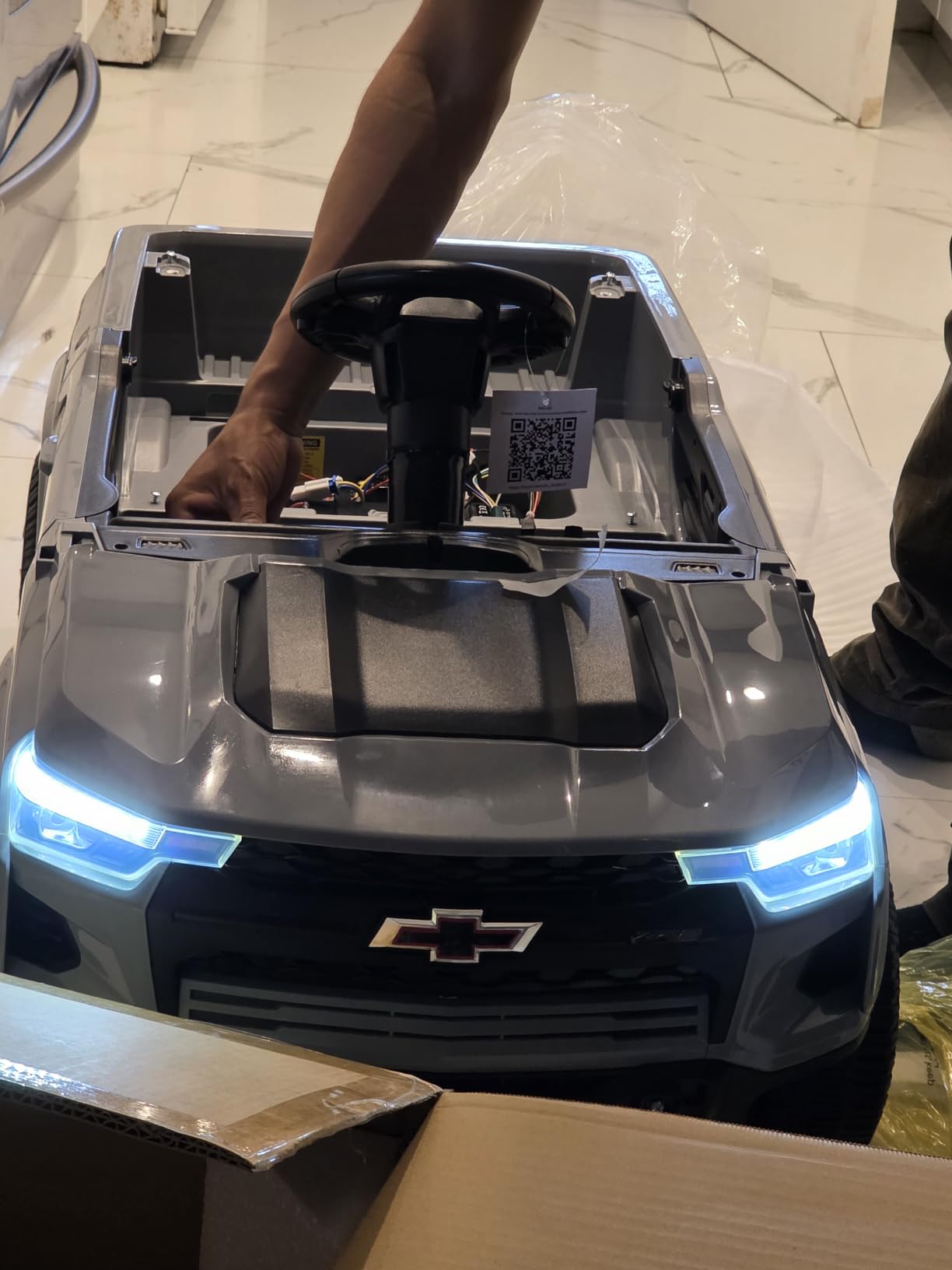 Winado 12V Licensed Chevrolet Colorado Electric Ride on Car for Kids, Pink customer photo 1