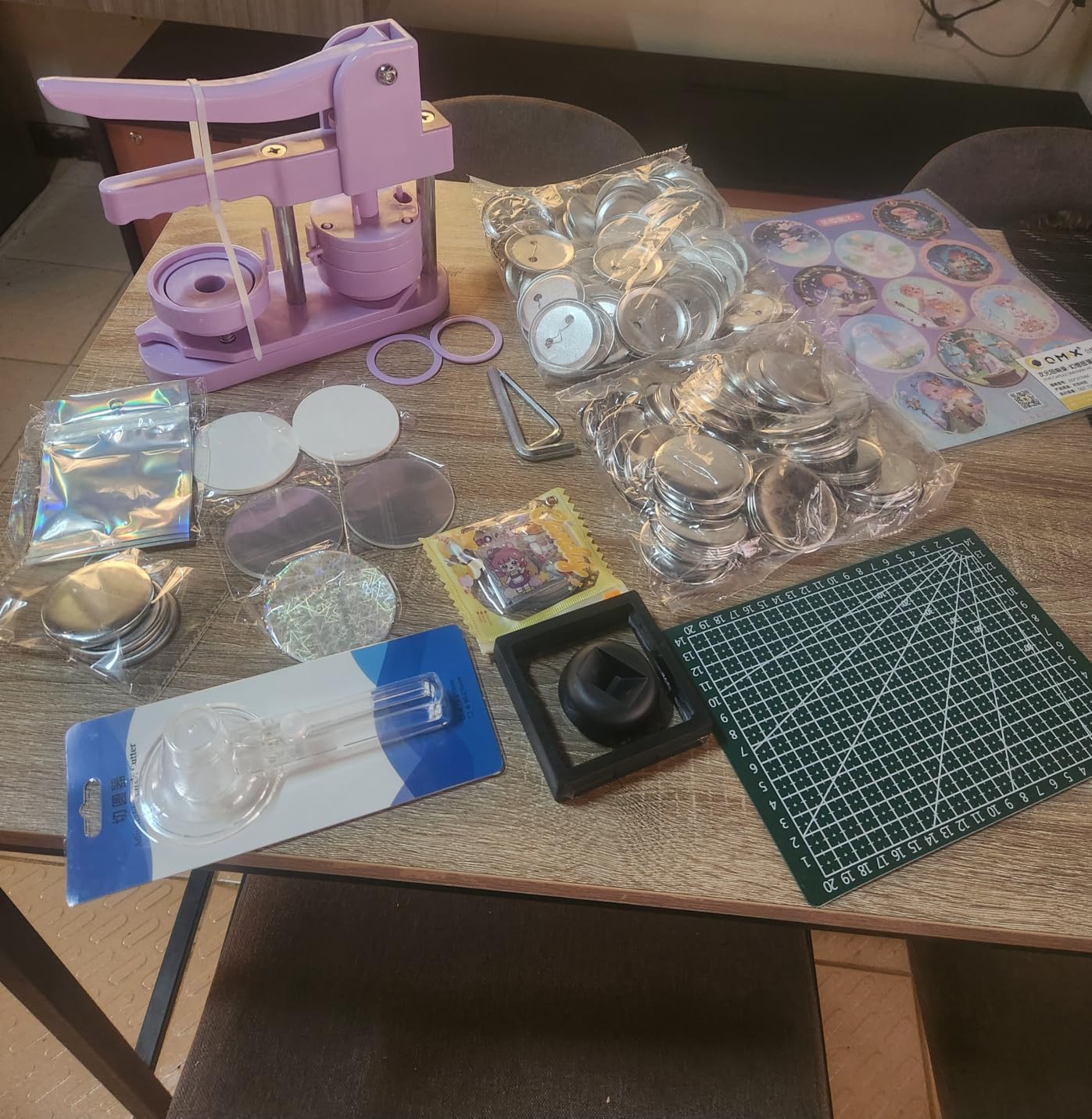 Freeingbag 58mm Button Maker Machine Kit, Installation-Free Button Pin Maker & Pin Maker Machine with 100 Sets Supplies, Circle Cutter & Bonus DIY Accessories for Badges, Crafts & School Projects customer photo 1