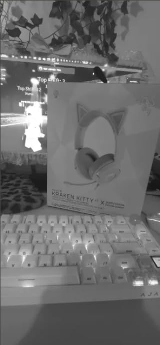 Razer Kraken Kitty V3 X Wired Gaming Headset, Kitty Ears, Pink customer photo 2