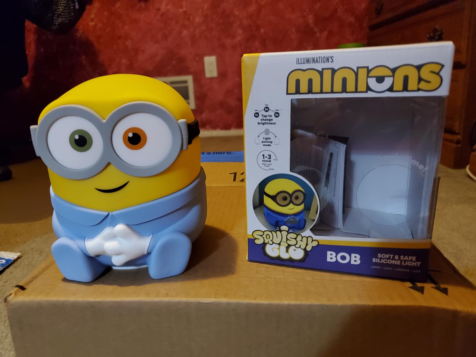 Paladone Minions Bob SquishyGlo Silicone Night Light, Officially Licensed Soft Touch Rechargeable Lamp with Auto-Off Timer for Bedrooms & Home customer photo 1
