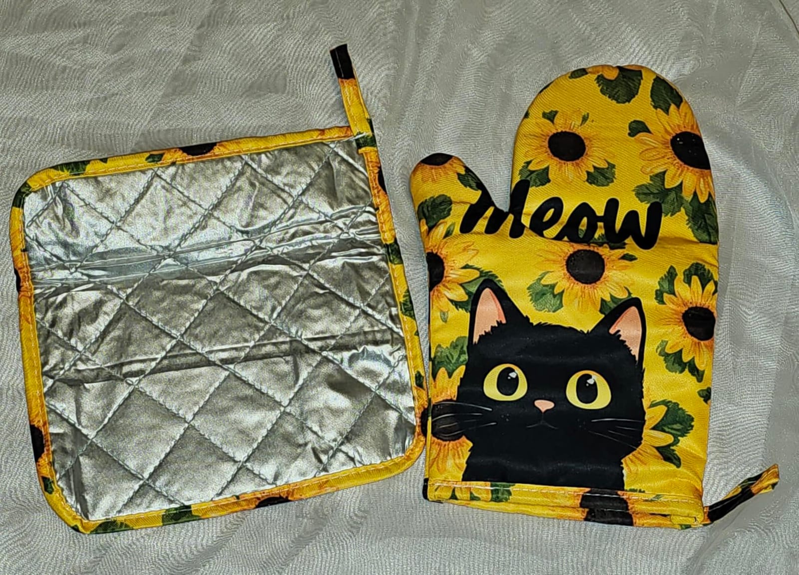 Busy Bee Oven Mitts and Pot Holders Sets Silicone Kitchen Mitts Potholders Heat Resistant Oven Gloves Hot Pads for Kitchen Baking Cooking Grilling BBQ customer photo 1