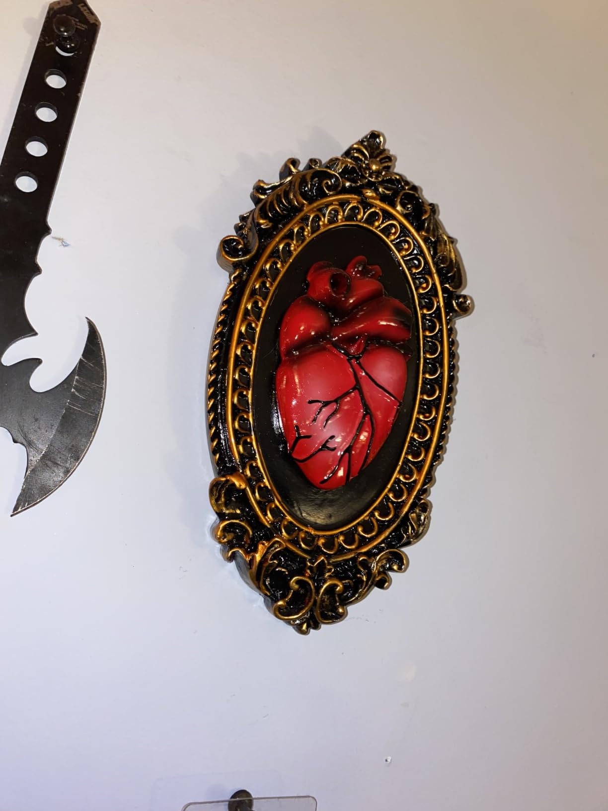 KISWIAR Gothic Anatomical Heart Wall Sculpture, 3D Resin Red Sacred Heart Wall Decor with Antique Gold Oval Frame, Victorian Dark Academia Hanging Art for Hallway, Living Room, Bedroom (Red) customer photo 1
