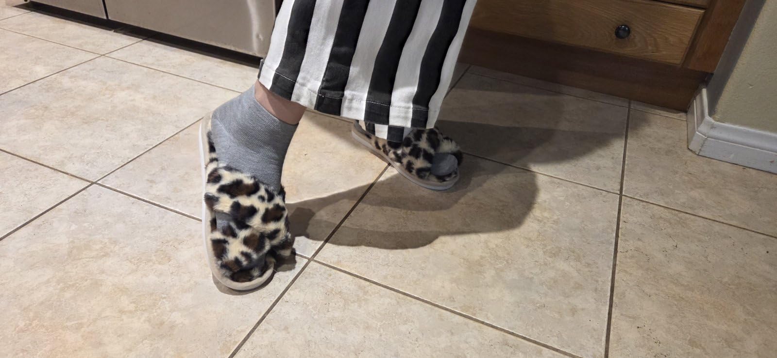 Leopard Print Fuzzy Slippers for Women, Memory Foam Open Toe House Slides, Soft Fur Indoor Bedroom Sandals with Anti-Slip Sole customer photo 1