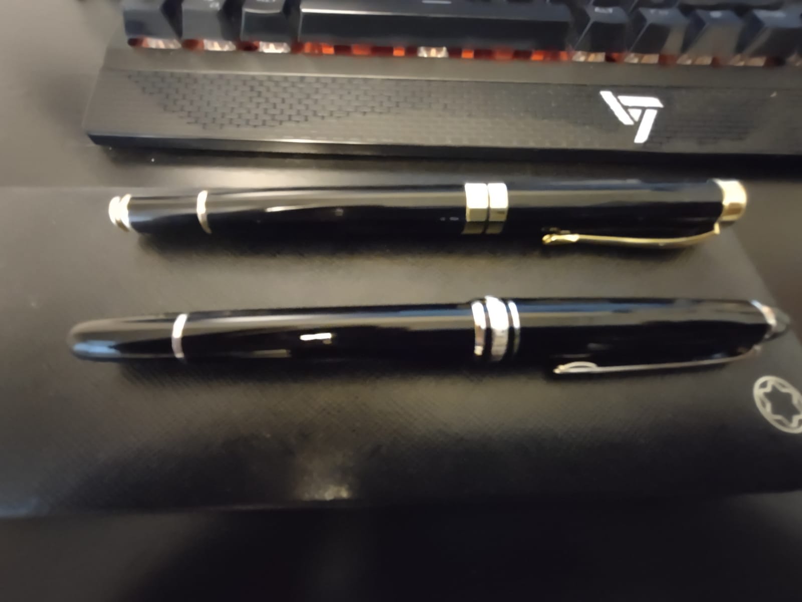BEILUNER Rollerball Pens, Stunning Grey Chrome Metal Pen with Golden Trim customer photo 1