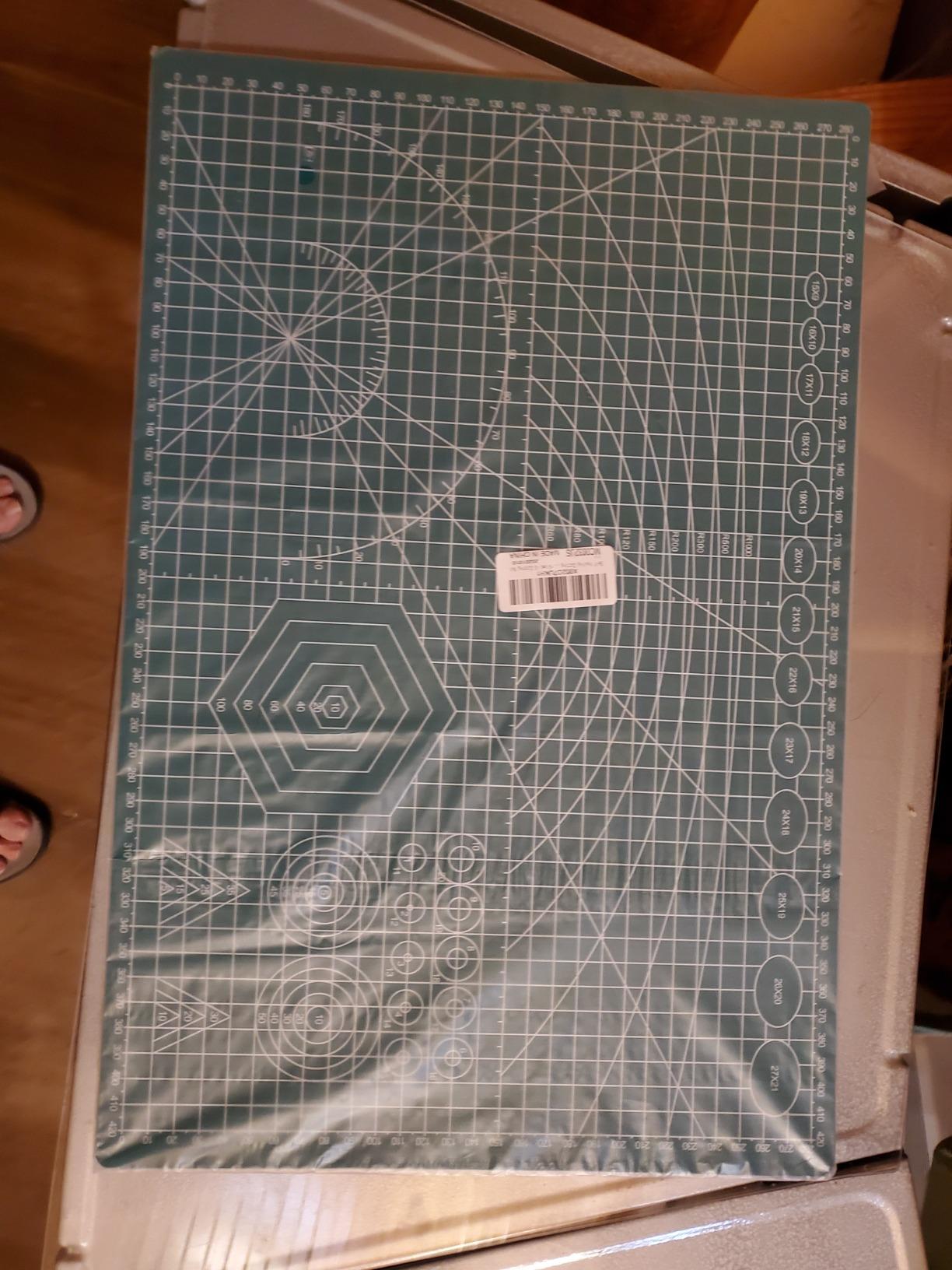 Rotary Cutting Mat and Tools Set, Audab 45mm Fabric Cropping Cutter Wheel with A3 Self Healing Sewing Mat, Blades, Quilting Ruler and Clips, Crafts Knife for Shirt Cloth Patchworking Scrapbooking customer photo 1