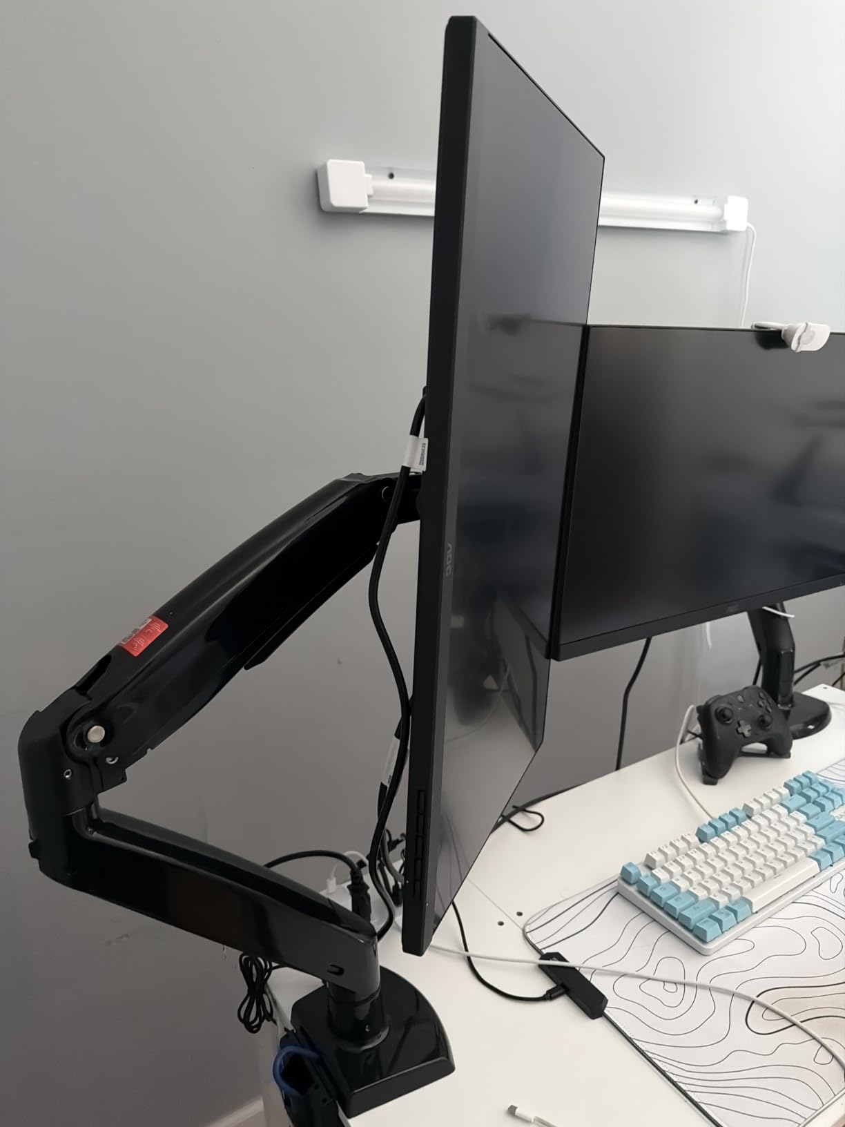 ErGear Single Monitor Arm, Fully Adjustable Monitor Mount for 13–34 Inch Screens, Fast Install Computer Monitor Stand with Tool-Free VESA Mount, Cable Management, Holds 19.8 lbs customer photo 1