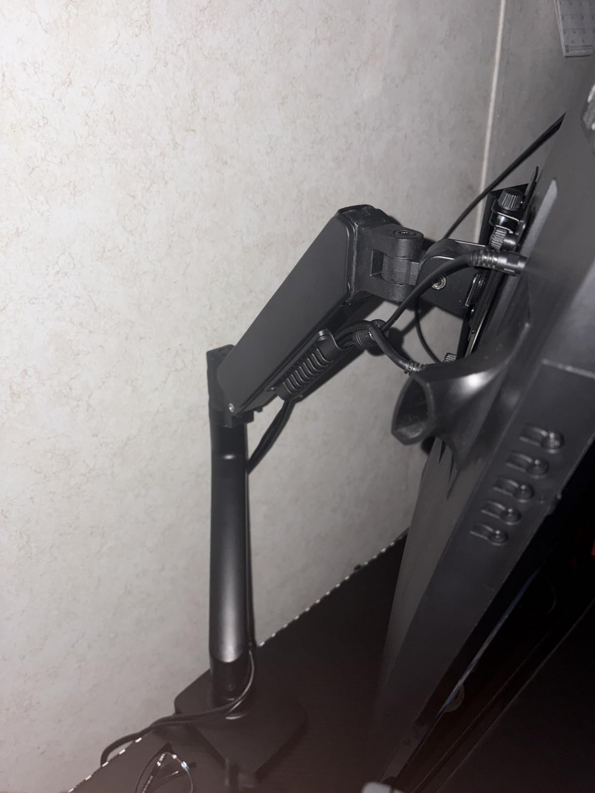 ErGear Single Monitor Arm, Fully Adjustable Monitor Mount for 13–34 Inch Screens, Fast Install Computer Monitor Stand with Tool-Free VESA Mount, Cable Management, Holds 19.8 lbs customer photo 2