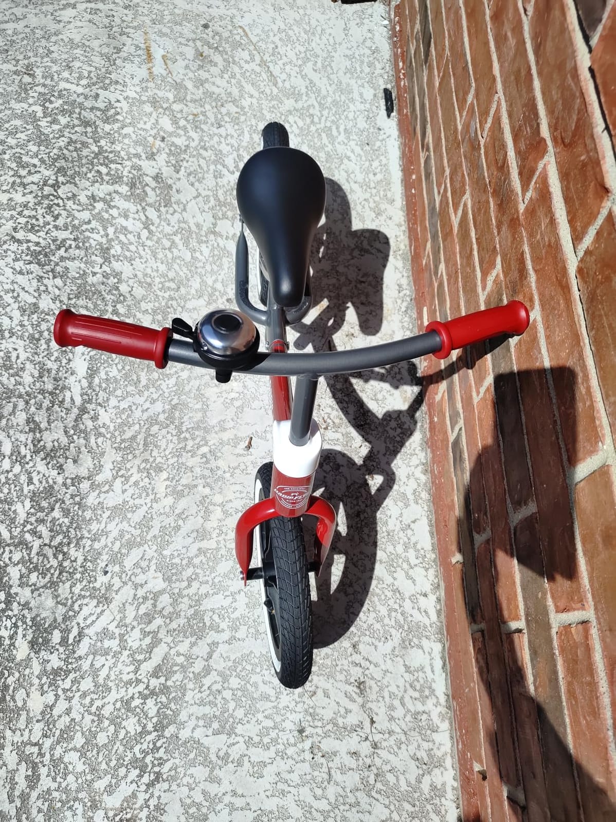 Radio Flyer Air Ride Balance Bike, for Kids Ages 1.5-5 customer photo 1