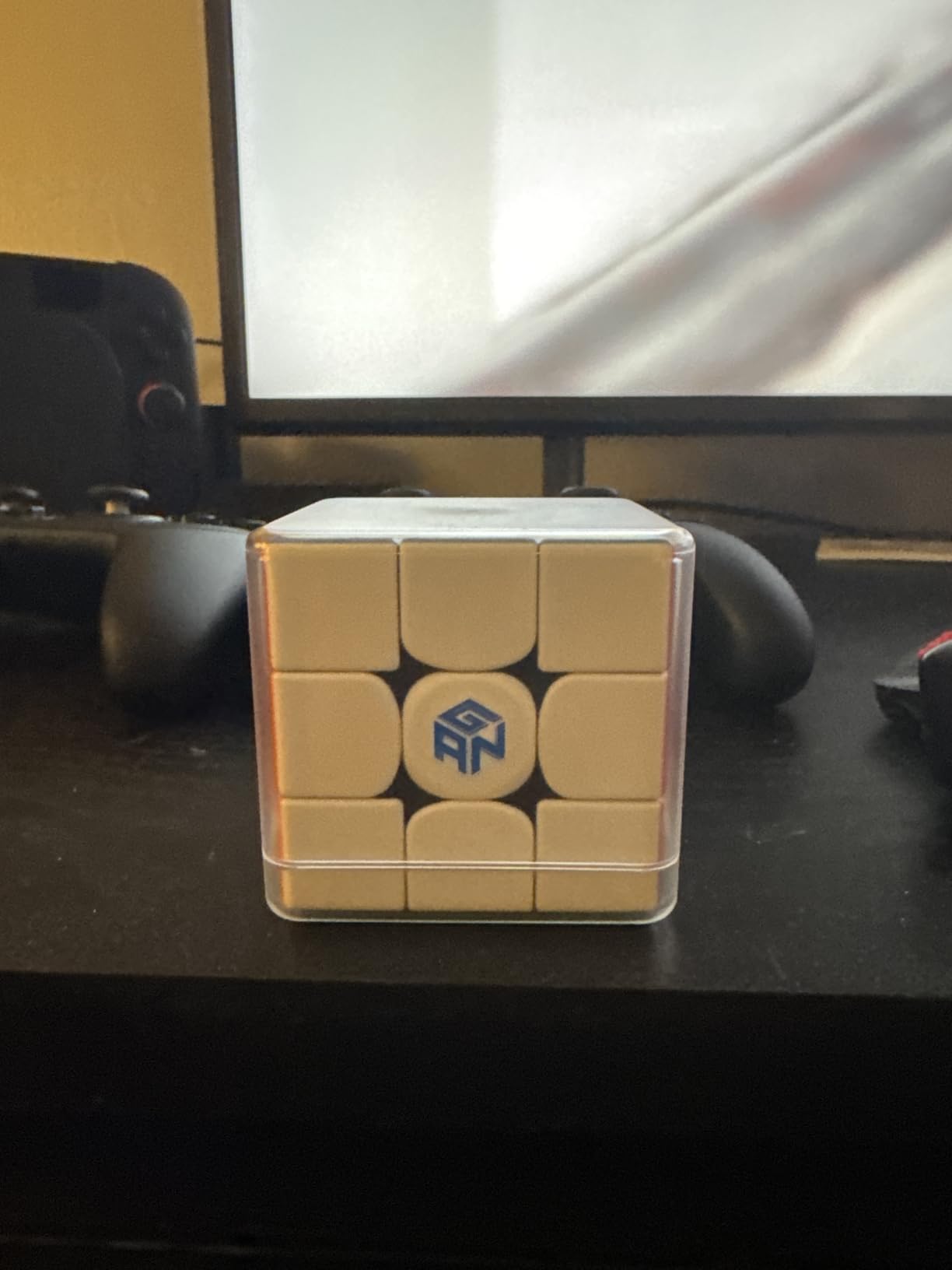 GAN V100 Maglev UV, 3x3 Speed Cube Magnetic Puzzle for Cuber customer photo 1
