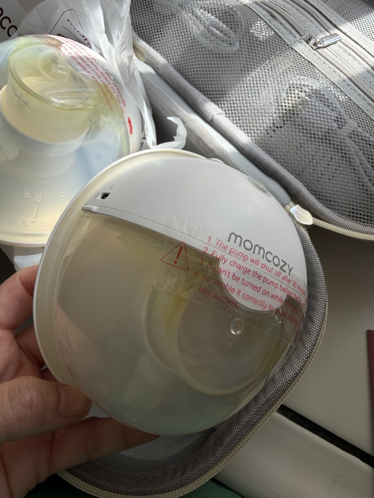 Momcozy Air 1 Wearable Breast Pump,Ultra-Slim with Wireless Charging Case customer photo 1