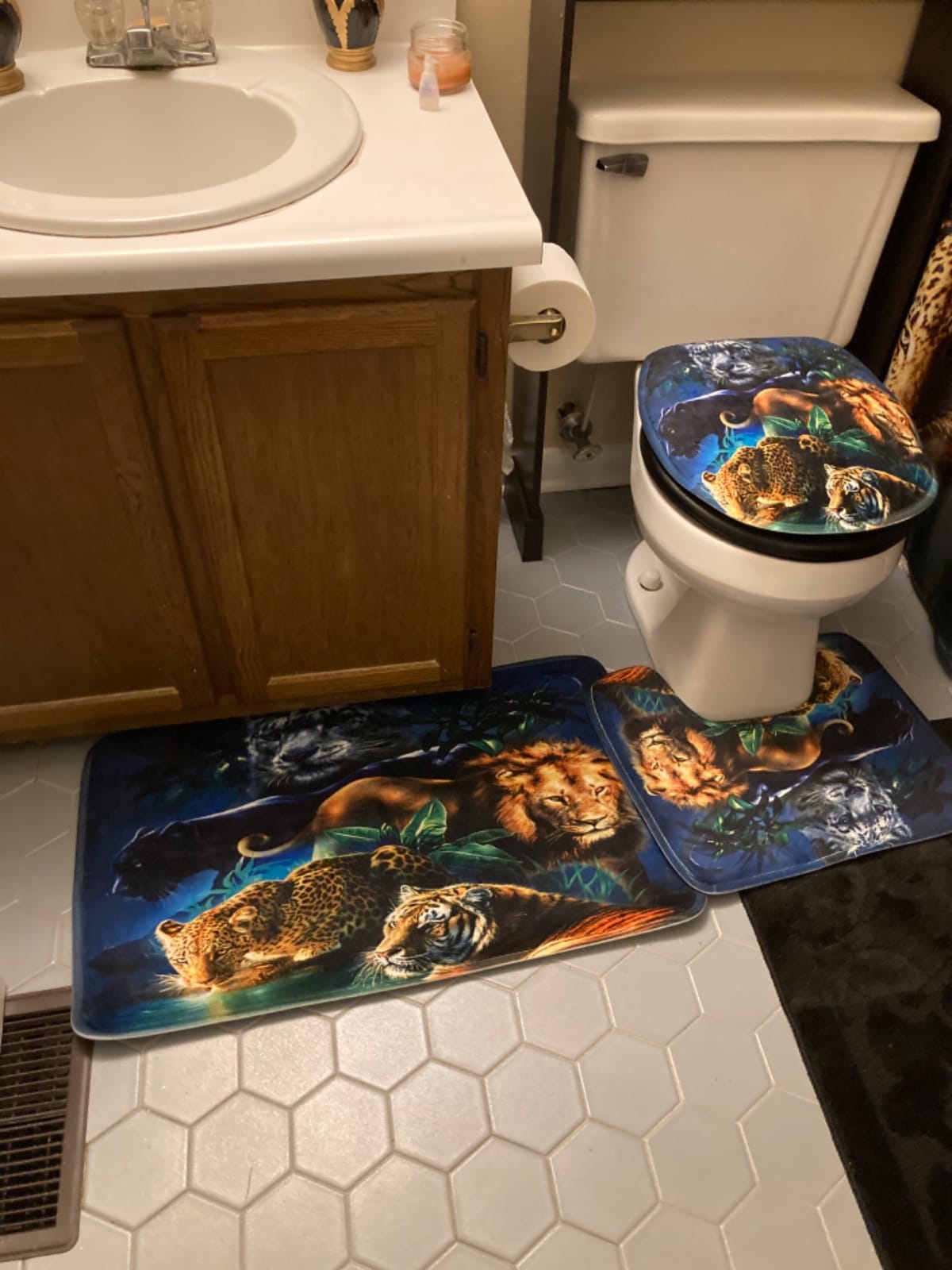 Cute Bear Forest Aesthetic Bathroom Rugs and Mats Sets 3 Piece, Memory Foam Bath Mat, U-Shaped Contour Shower Mat Non Slip Absorbent, Velvet Washable 20 x 31 inch Black and Green customer photo 2