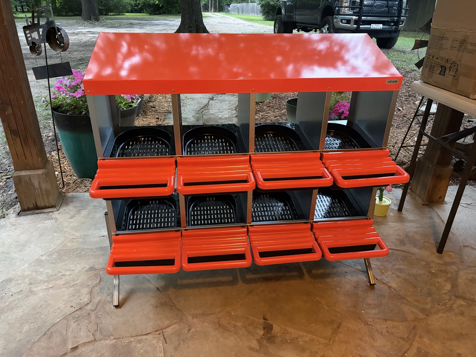 VEVOR Chicken Nesting Boxes, 4 Compartments, with Support Legs, Easy Egg Collection, Galvanized Steel and High-Strength Plastic, Roll Away Nesting Boxes for Chickens and Hens Laying Eggs, Orange customer photo 1