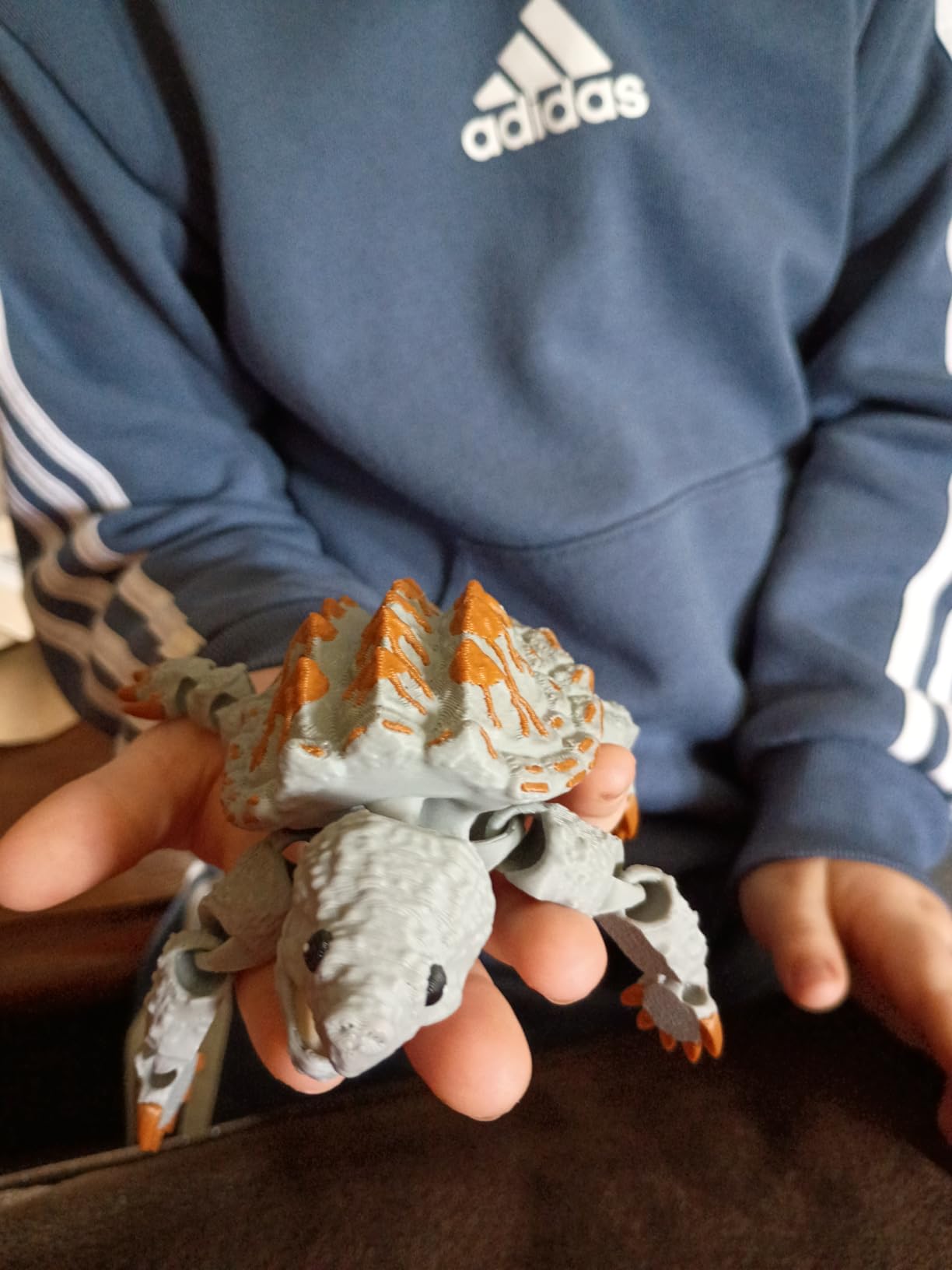 Yipintang 3D Printed Pangolin Desk Decor, 8.3 inch Reinforced Articulated Figure, Heavy-Duty Strong Joints, Poseable Scaled Collectible for Office Desk & Shelf Display customer photo 2