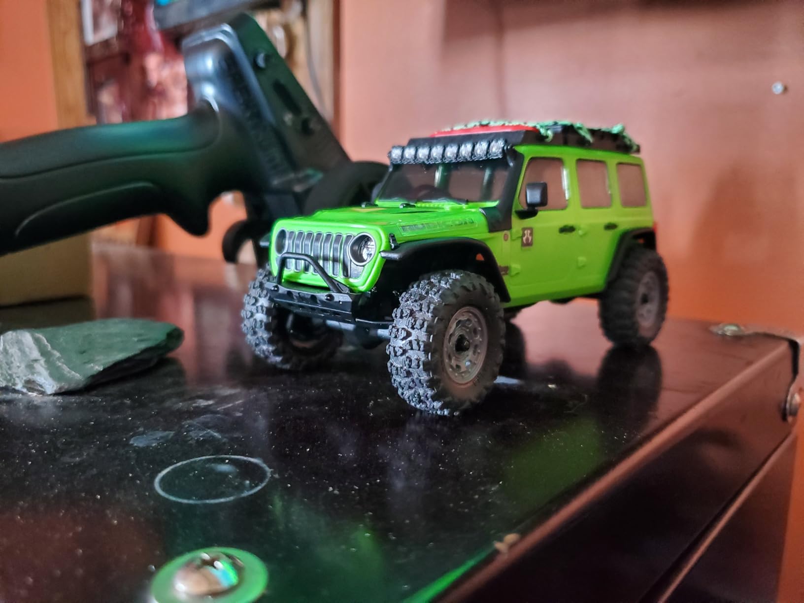 Axial 1/30 SCX30 Jeep Wrangler JLU 4X4 RTR Rock Crawler, White customer photo 2