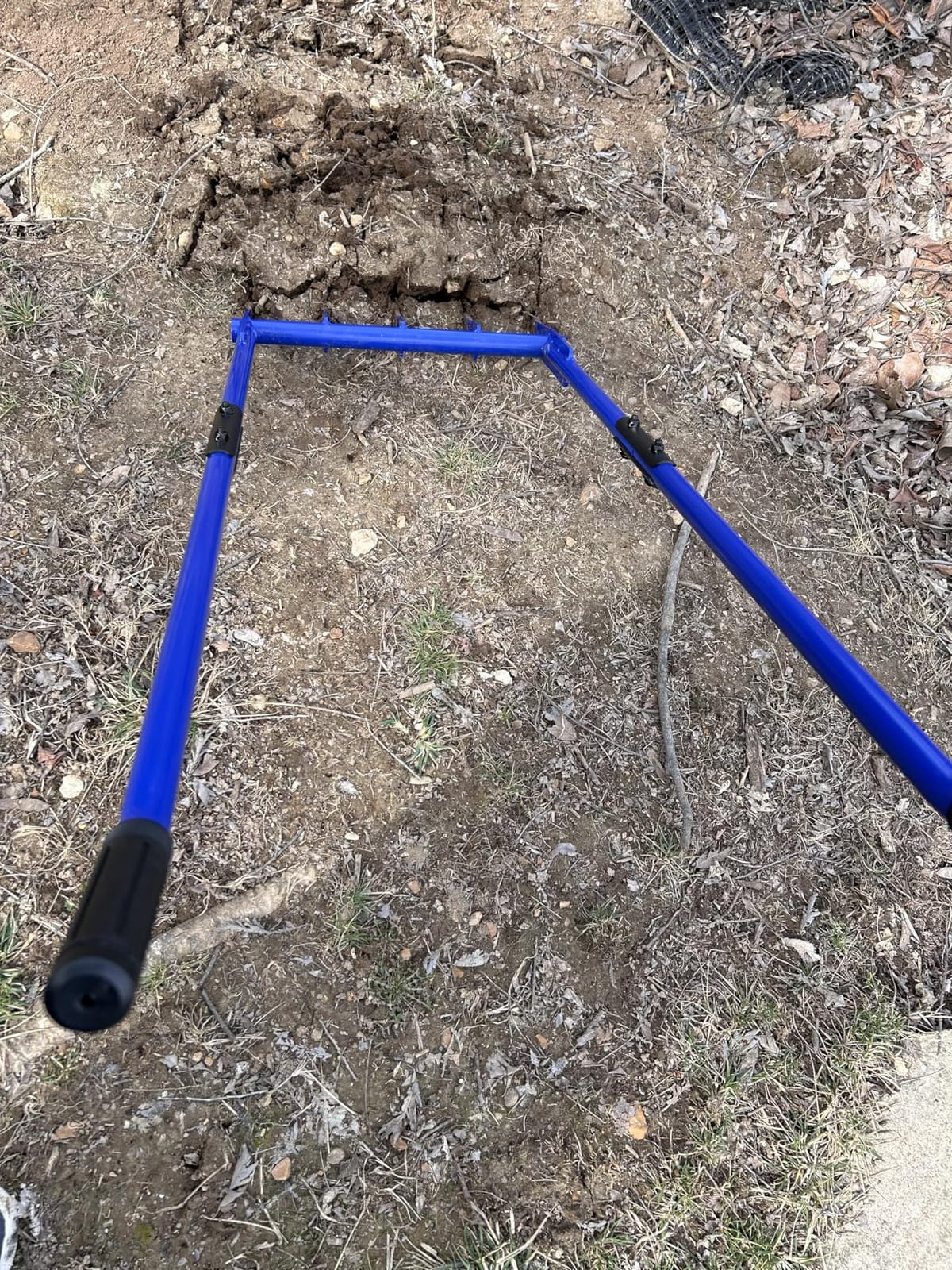 56'' Heavy Duty Broadfork for All the Soils, Detachable Design Pitchfork, 5 Sharp and Cambered 11'' Tines Bord Fork Garden Tool, Ergonomic Handles, Good Package, Easy Assembly, Blue. customer photo 1