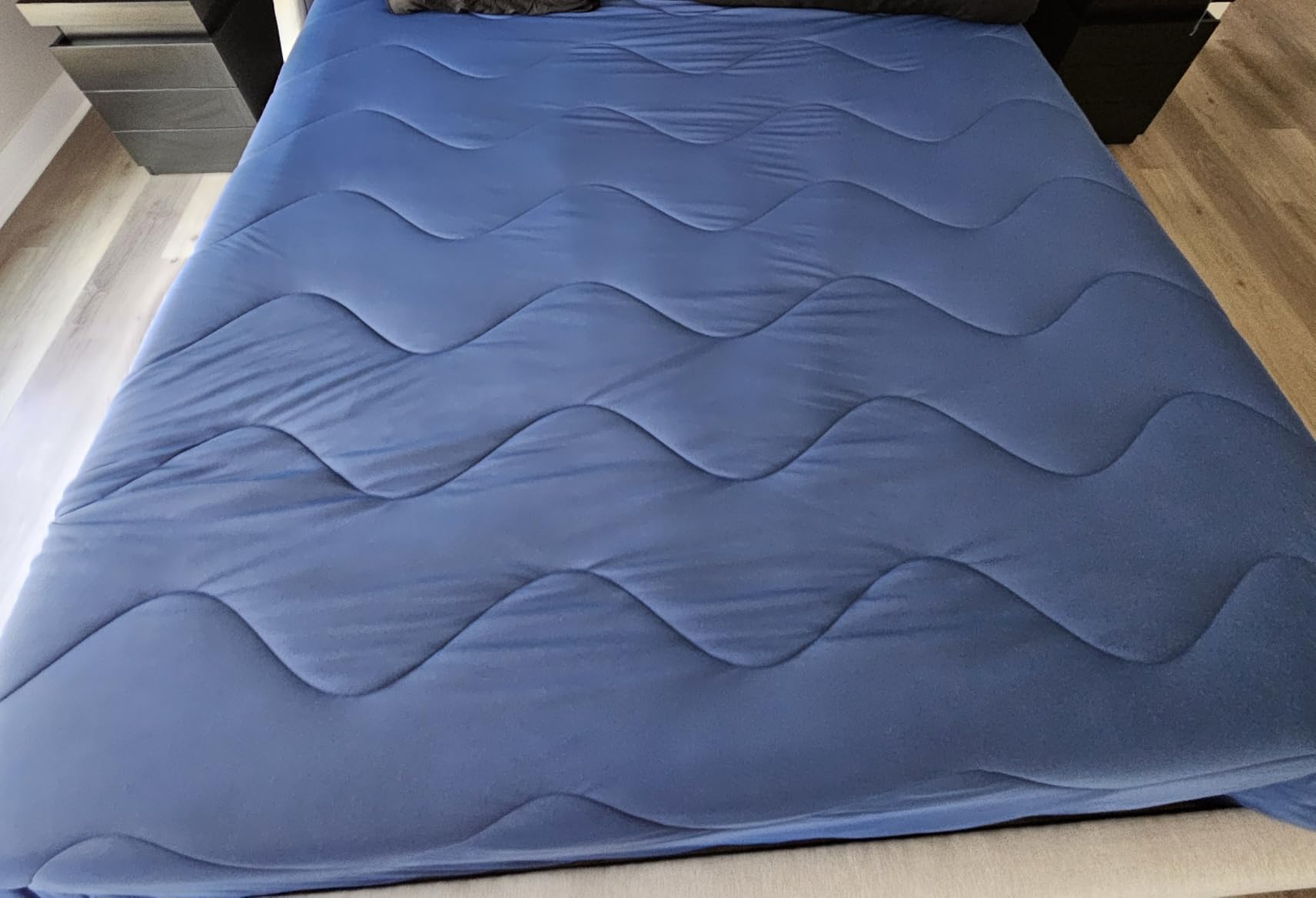 Cooling Comforter for Hot Sleepers, Queen 90x90, Silver Gray customer photo 1