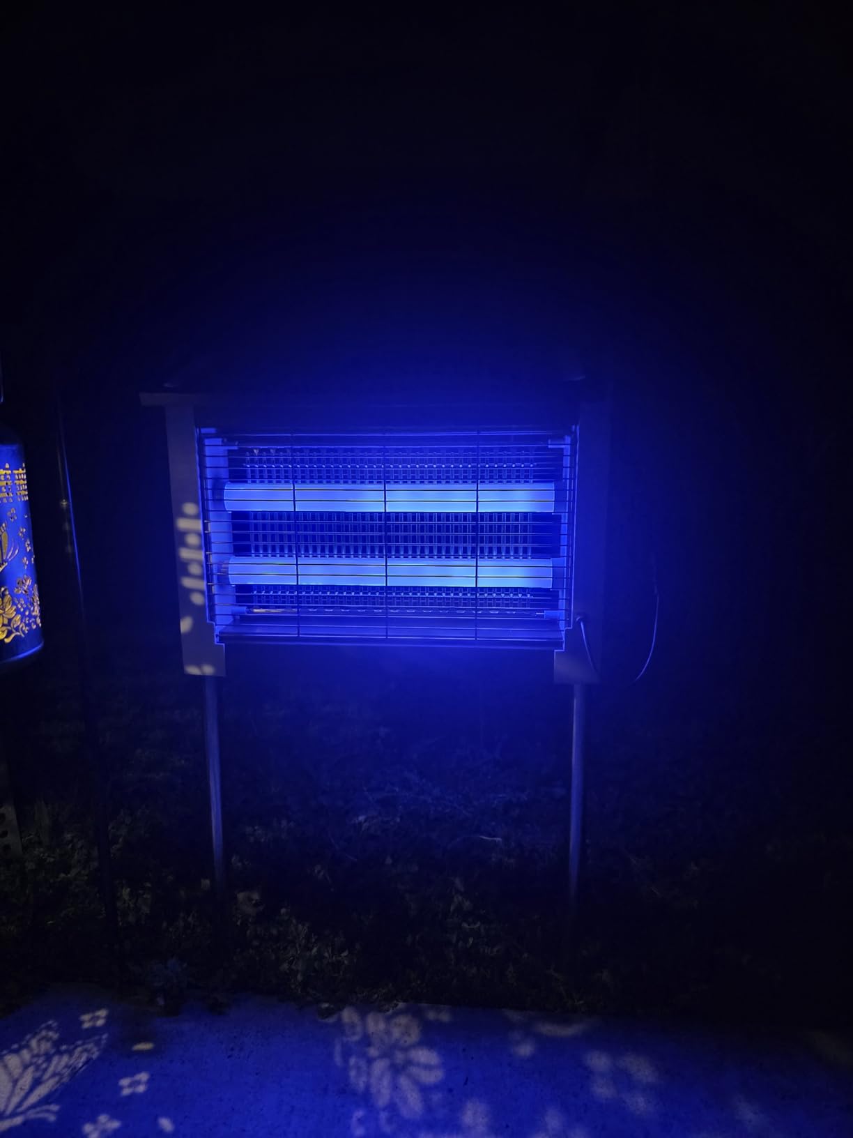 Solar Bug Zapper Outdoor and Indoor, Solar Dual‑Panel Panel with Auto Mode, USB Rechargeable Cordless Fly Traps, 4500V Electric Mosquito Killer for Patio, Backyard, Garden, Camping customer photo 1