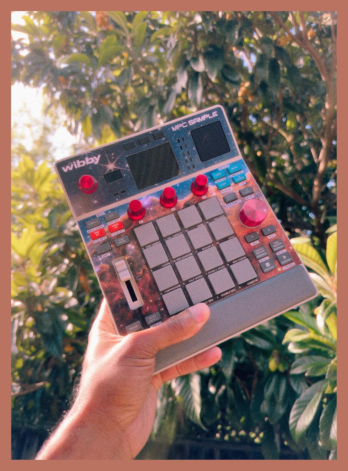 Akai Professional MPC Sample Portable Sampler | Standalone, Rechargeable Battery, USB-C, Speaker, Microphone, for Sampling, Sequencing and Music Production customer photo 1