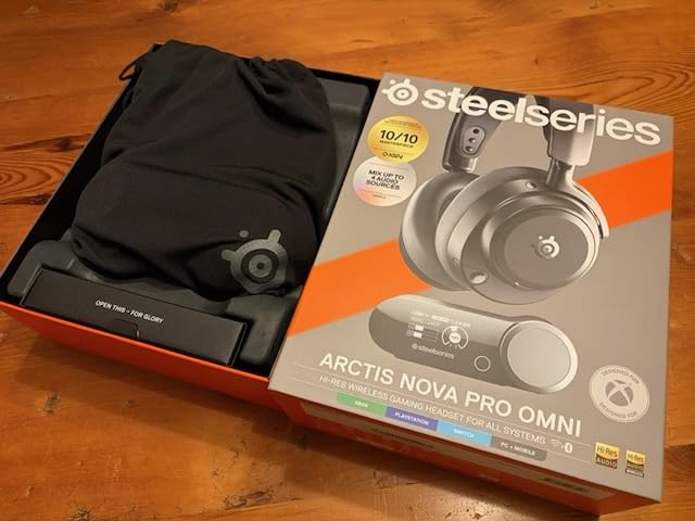 SteelSeries Arctis Nova Pro Omni - Hi-Res Wireless Gaming Headset, 96kHz/24bit, ANC, ClearCast Pro Mic, AI Noise Rejection, Mobile App, Mix 2.4GHz + BT, OmniPlay PC+PlayStation+Xbox - White customer photo 1