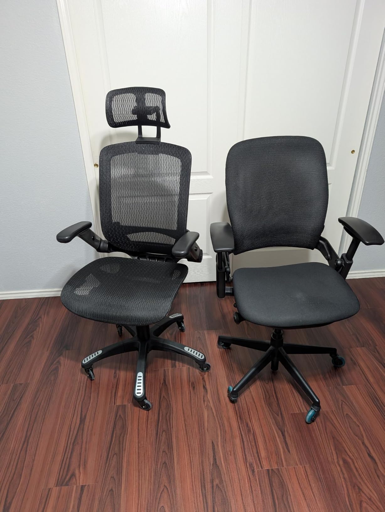 Ergonomic High-Back Office Chair with Footrest – Flip-Up Arms, 3D Headrest, 135° Recline, and Wide Mesh Seat with Lumbar Support. Rolling Swivel Task Chair for Gaming or Work, Sturdy, 300 LBS. customer photo 2
