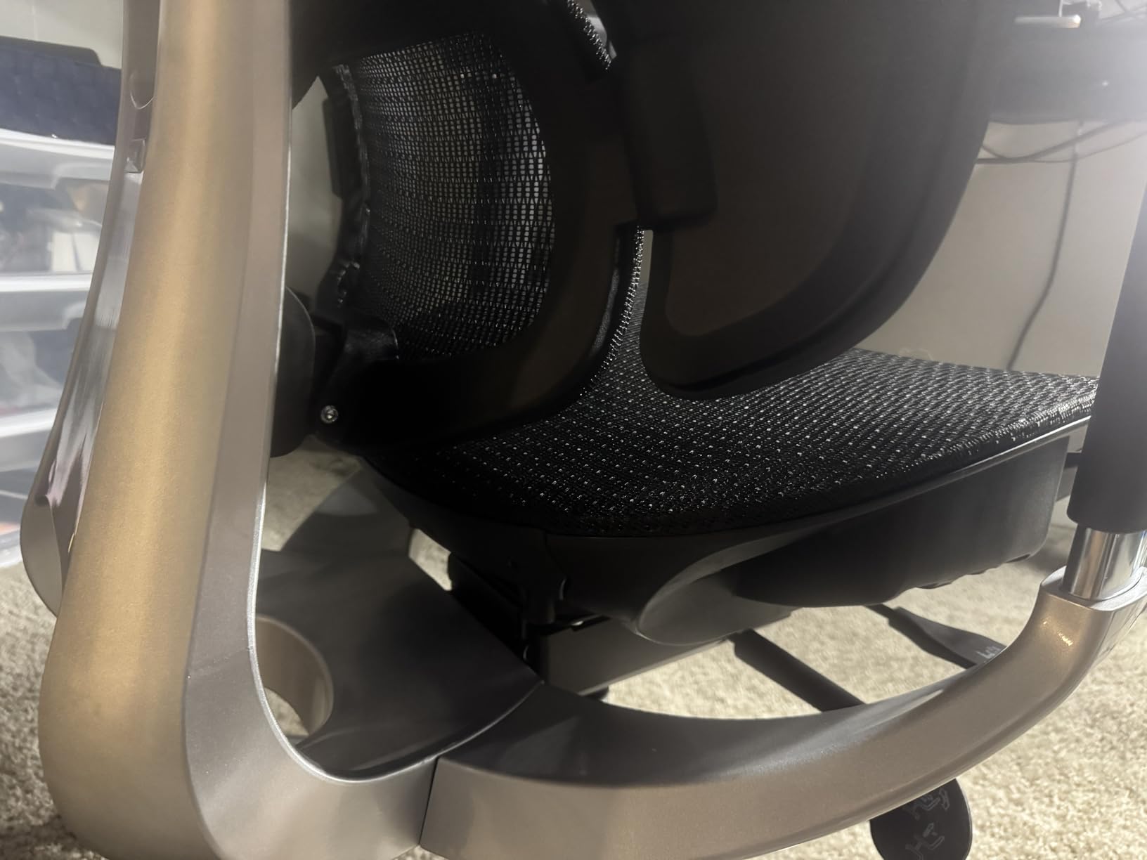 Hbada E3 Ultra Ergonomic Office Chair, Big and Tall Office Chairs - with 3-Zone Dynamic Lumbar Support, 360° Mechanical Armrests, 4D Adjustable Headrest, Aluminum Alloy, Black customer photo 1