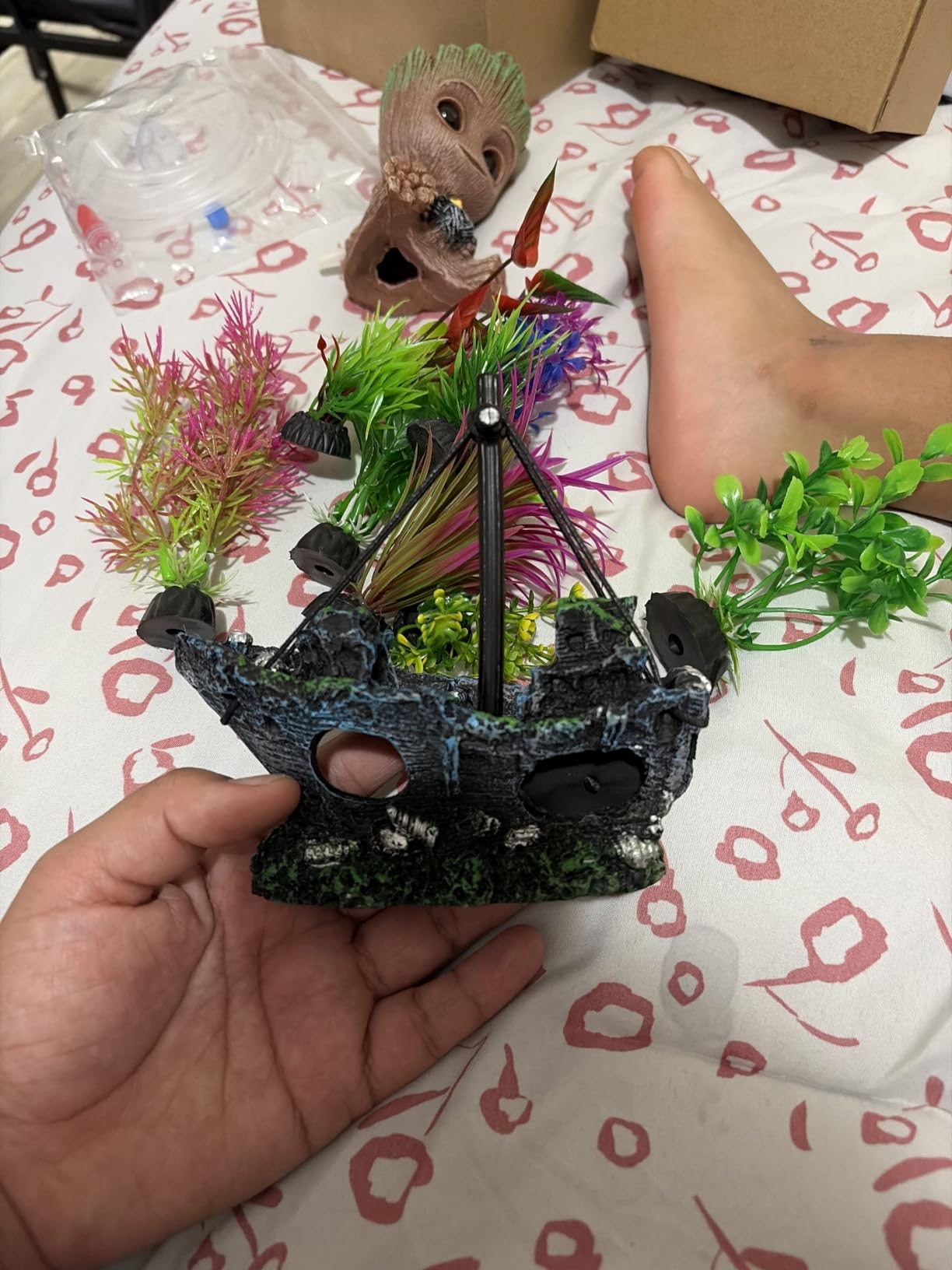 16Pcs Fish Tank Decorations Set Sunken Ship Decoration,Resin Material Fish Tank Accessories Accessories for Natural Look, Aquarium Shipwreck x 1pc, Aquatic Plants x 15pcs customer photo 2