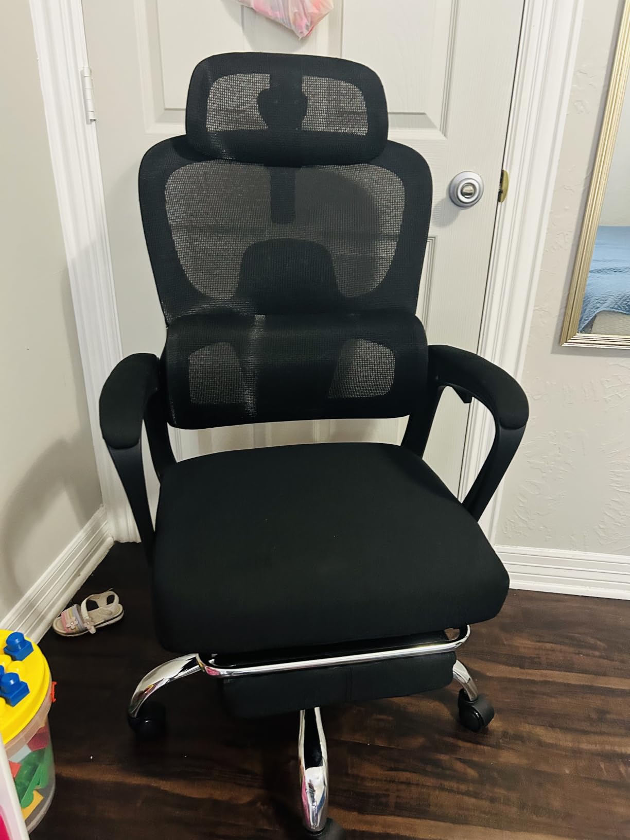 Ergonomic Office Chair with Footrest, 90-145° Reclining Mesh Desk Chair customer photo 1