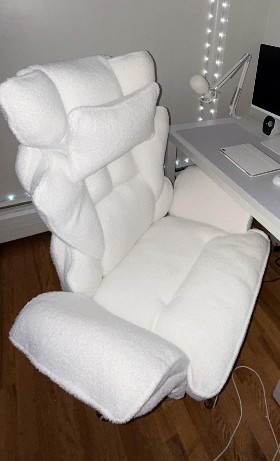 GTPLAYER Flip Armrests Criss Cross Office Chair,Reclining Office Chair with Foot Rest,Adjustable Headrest,Big and Tall Leather Gaming Chair with Pocket Spring Cushion,PU Leather Gray customer photo 1