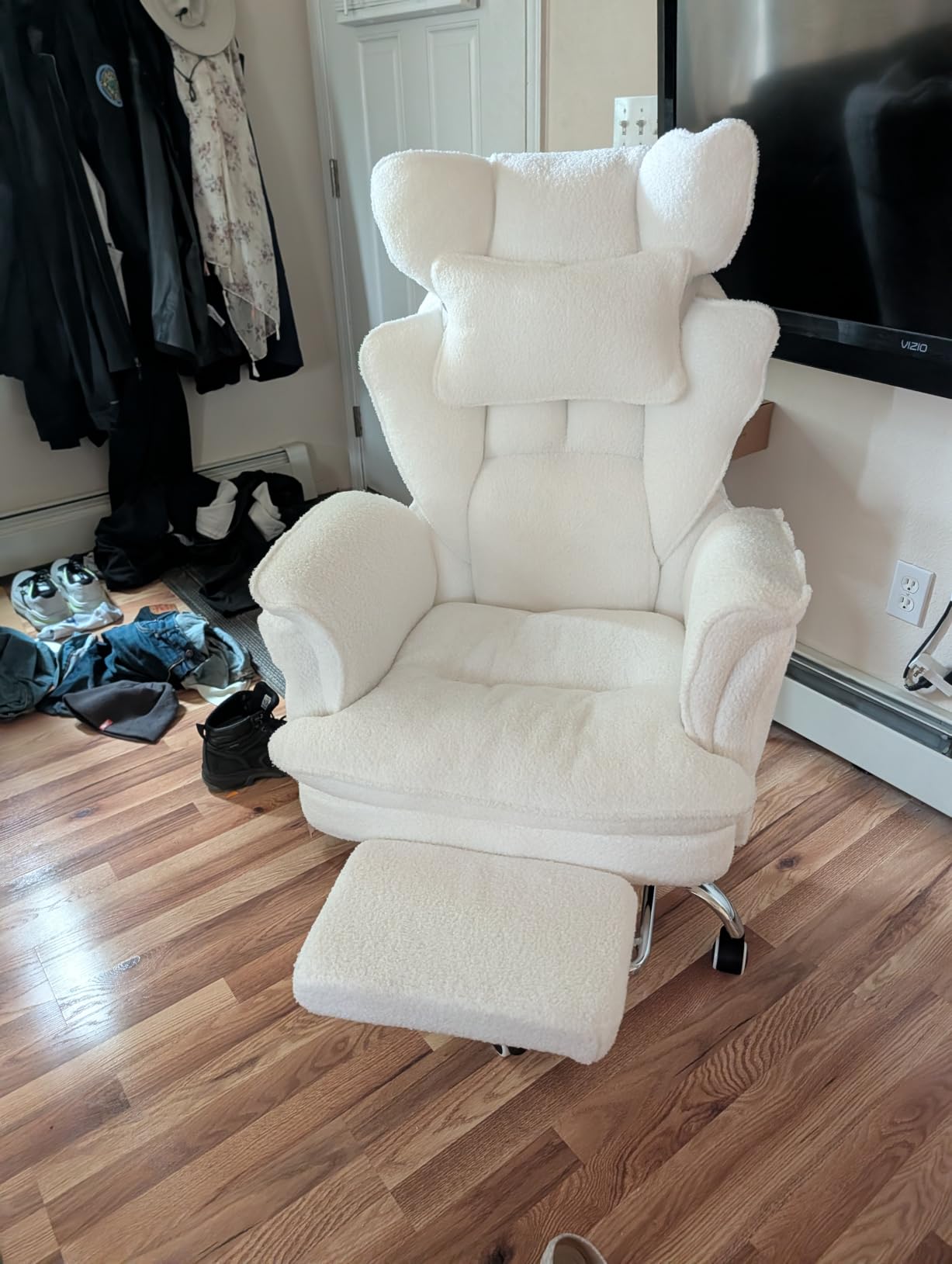 GTPLAYER Flip Armrests Criss Cross Office Chair,Reclining Office Chair with Foot Rest,Adjustable Headrest,Big and Tall Leather Gaming Chair with Pocket Spring Cushion,PU Leather Gray customer photo 2