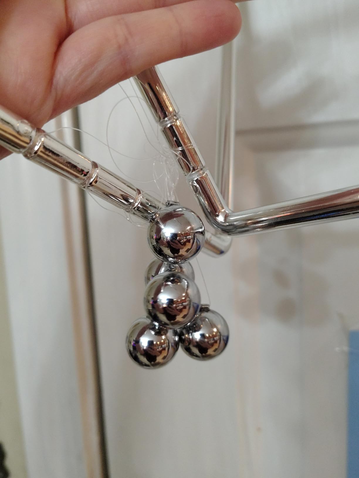 Newtons Cradle Balance Pendulum Balls, Swinging Kinetic Balls with Beech Base, Science Physics Educational Learning Tool, Office Home Creative Decoration, Stress Relief Fidget Desk Toy (Large) customer photo 1