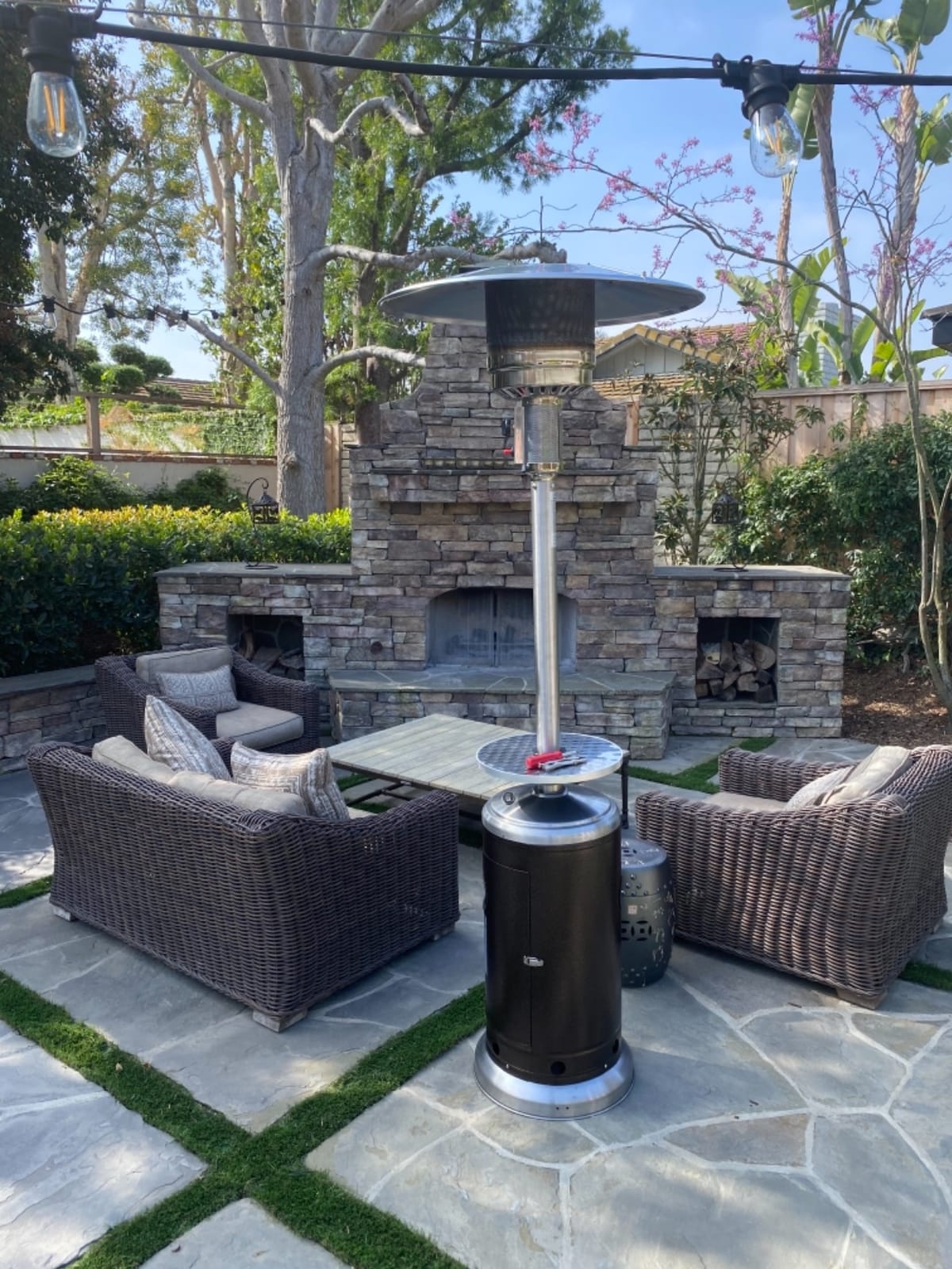 Hiland HLDS01-SSHGT 48,000 BTU Propane Patio Heater with Wheels and Table, Large, Hammered Bronze/SS customer photo 2