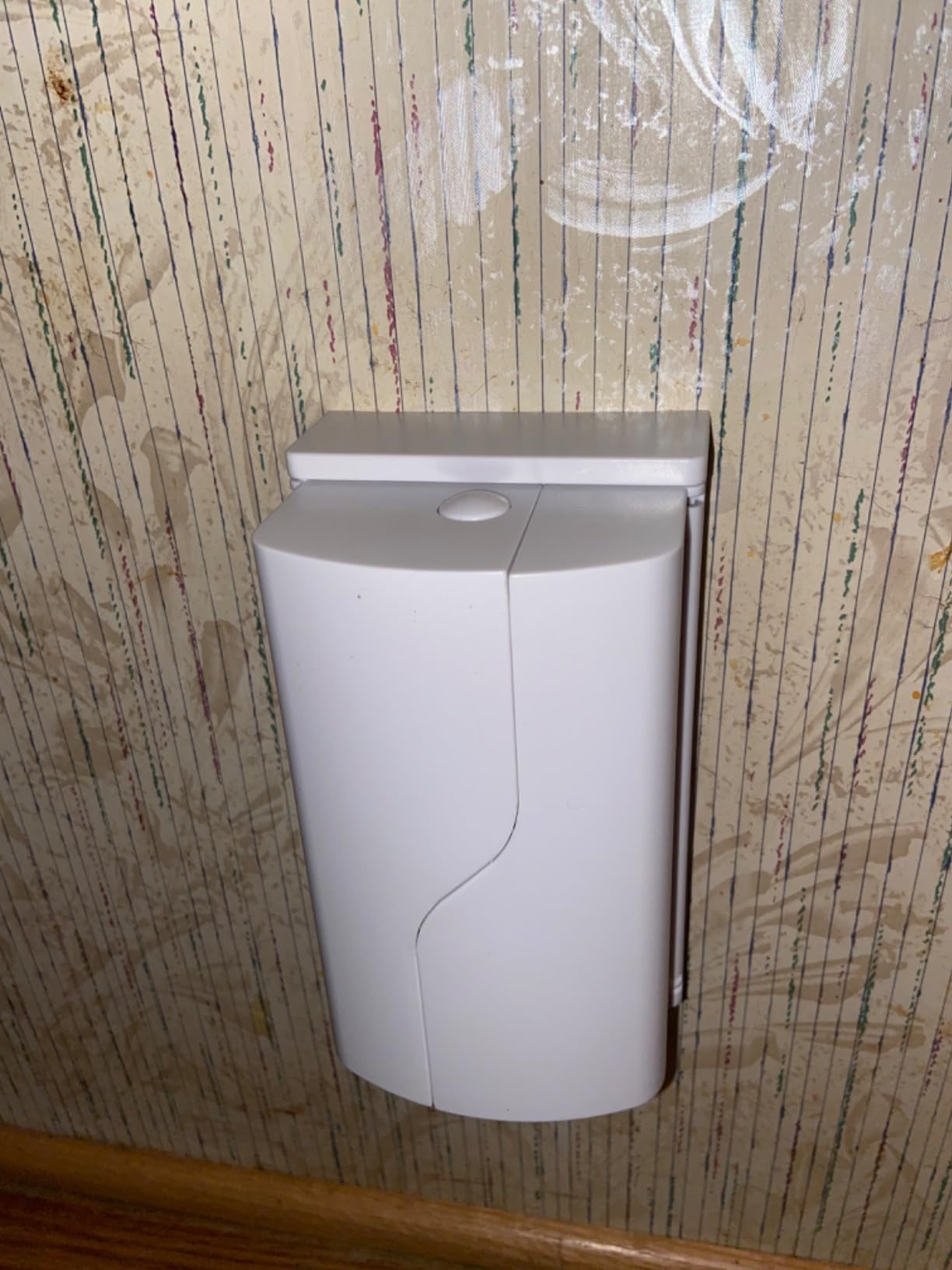 Safety Innovations Twin Door Baby Safety Outlet Cover Box for Babyproofing Outlets - More Interior Space for Extra Large Electrical Plugs and Adapters - Easy to Install - Easy to Use, (1-Pack) customer photo 2