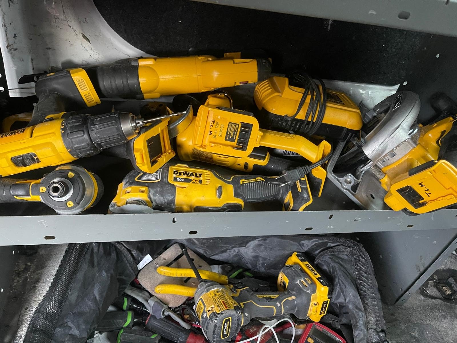 DEWALT 20V MAX Power Tools, 9 Cordless Tool Combo, Impact and Drill Driver, Oscillating Tool, Grinder,Circular and Reciprocating Saw,Right Angle Drill,Speaker,LED Light, 2 Batteries,Charger (DCK940D2) customer photo 2