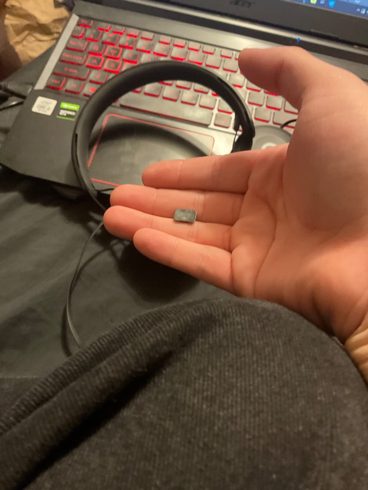 Beats EP Wired On-Ear Headphones - Battery Free for Unlimited Listening, Built in Mic and Controls - Black customer photo 2