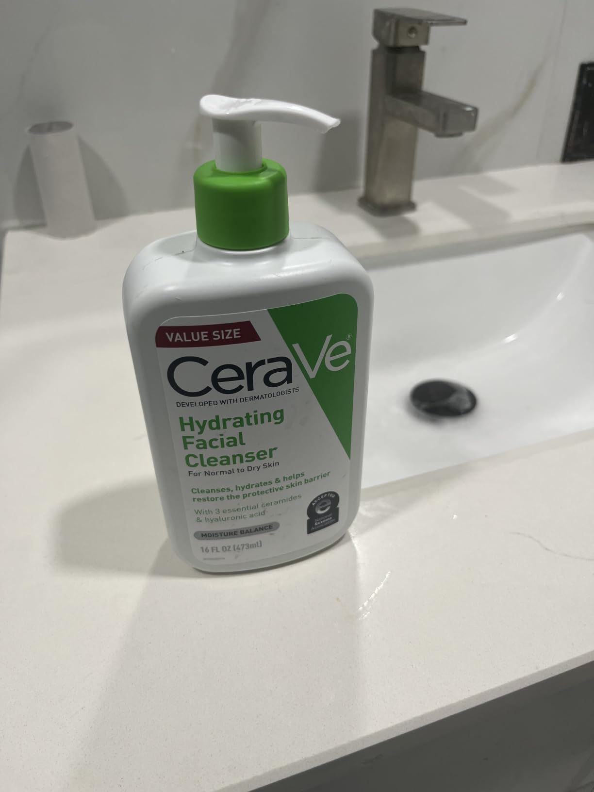 CeraVe Hydrating Cleanser with Hyaluronic Acid, Face Wash for Dry Skin,16oz customer photo 2