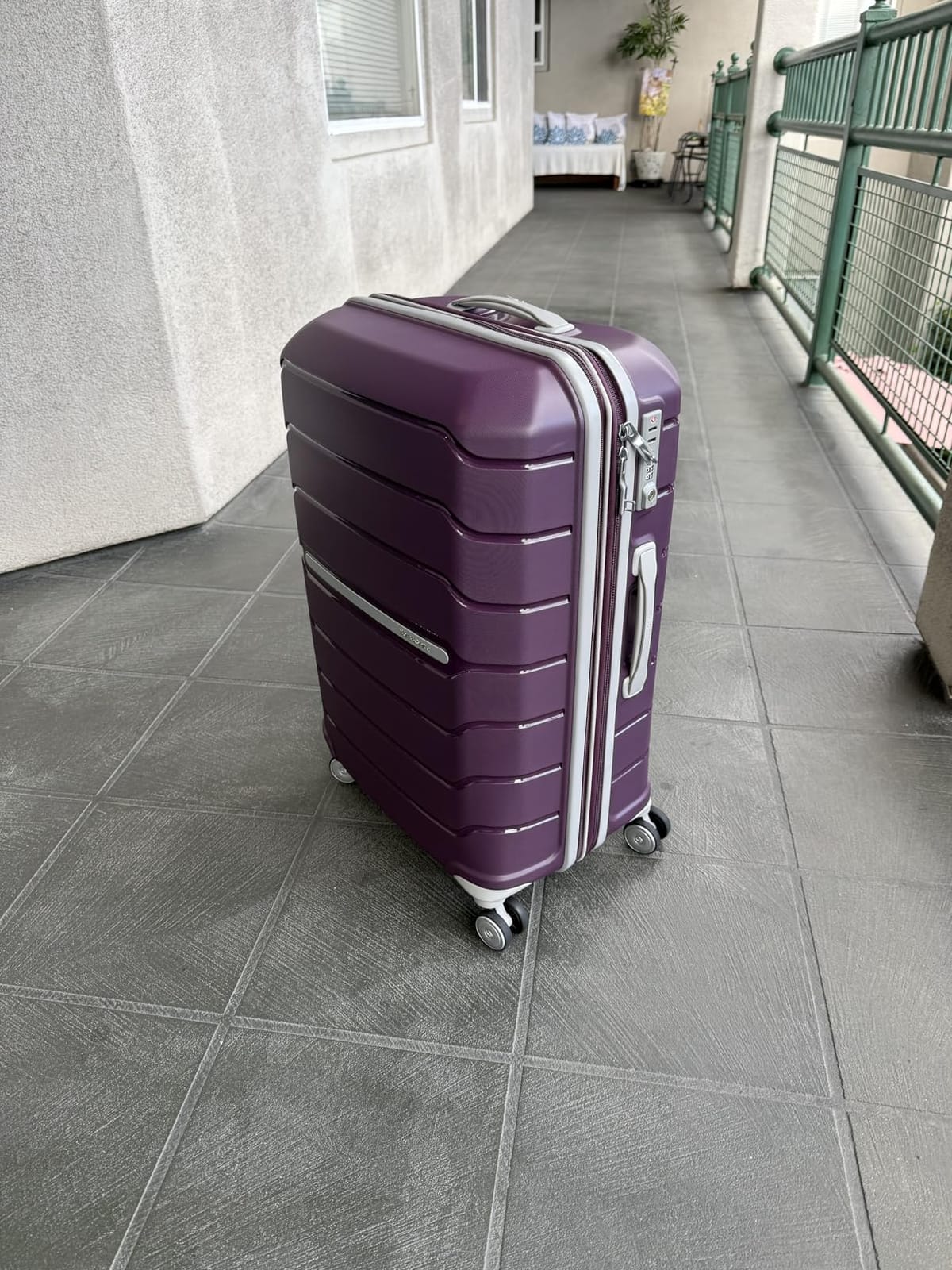 Samsonite Freeform 2-Piece Luggage Set - Carry-On & Large Checked Luggage with Dual Spinner Wheels - Durable Polypropylene Hardshell - TSA Lock, Airline-Approved - Expandable Hard Shell – Black customer photo 2