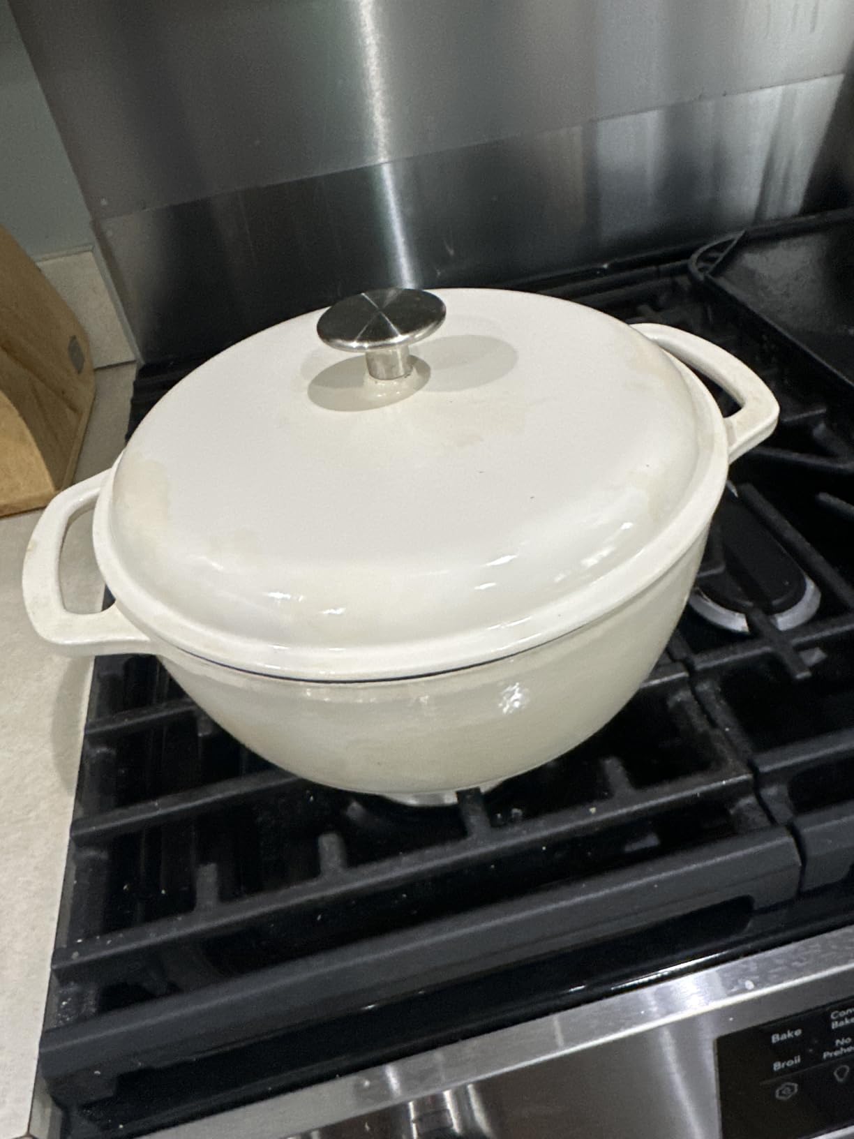 Amazon Basics Enameled Cast Iron Dutch Oven Pot With Lid, 6-Quart, Round, Dual Handles, Heavy-Duty, Oven Safe for Stews, Roasting & Baking, Blue customer photo 2