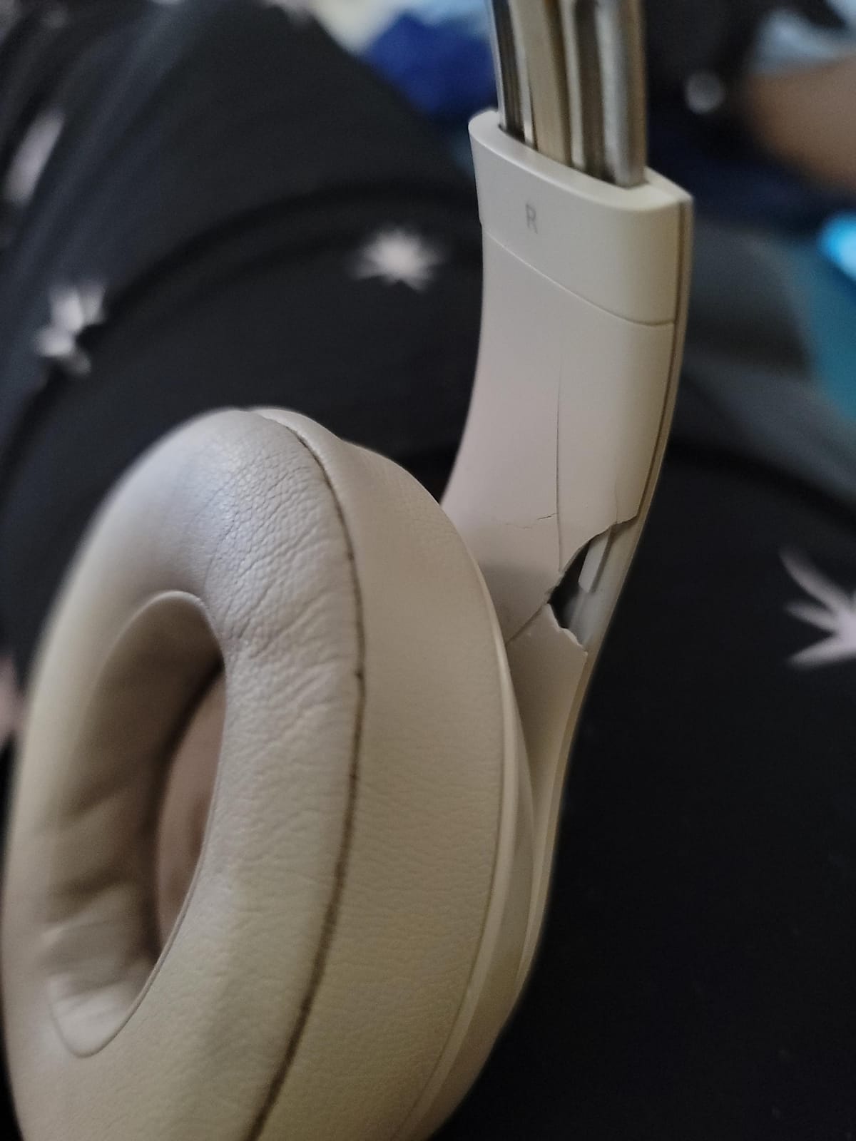 Beats Studio3 Wireless Noise Cancelling Over-Ear Headphones - Apple W1 Headphone Chip, Class 1 Bluetooth, Active Noise Cancelling, 22 Hours of Listening Time - Matte Black (Previous Model) customer photo 2