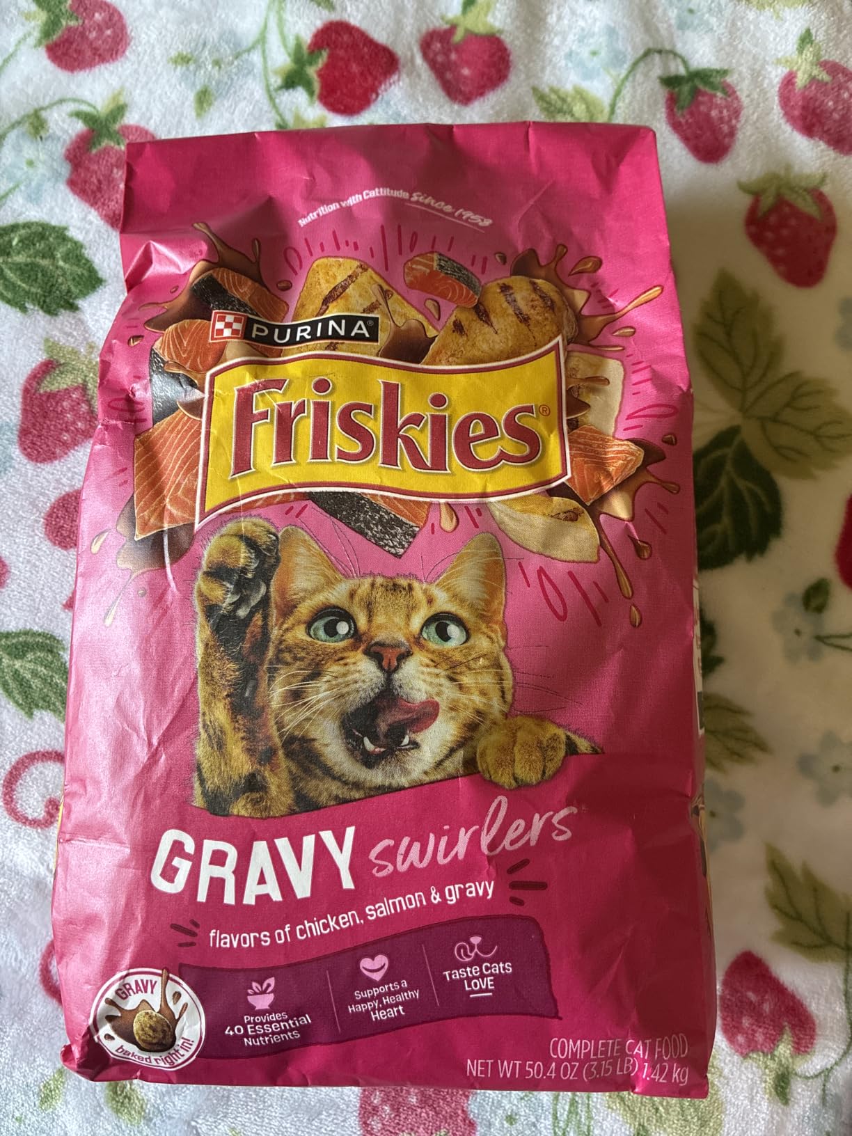 Friskies Purina Gravy Swirlers Dry Cat Food, Chicken & Salmon, 22 lb Bag customer photo 2