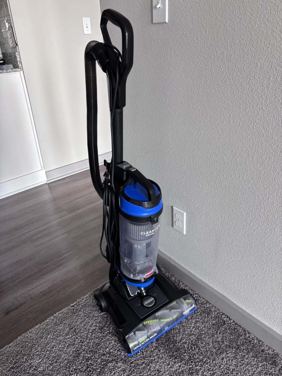 Bissell CleanView Swivel Pet Upright Vacuum, Swivel Steering for Maneuverability, Triple Action Brush Roll for Pet Hair, Large Capacity Dirt Tank & Scatter-Free Tech, 2252 customer photo 1