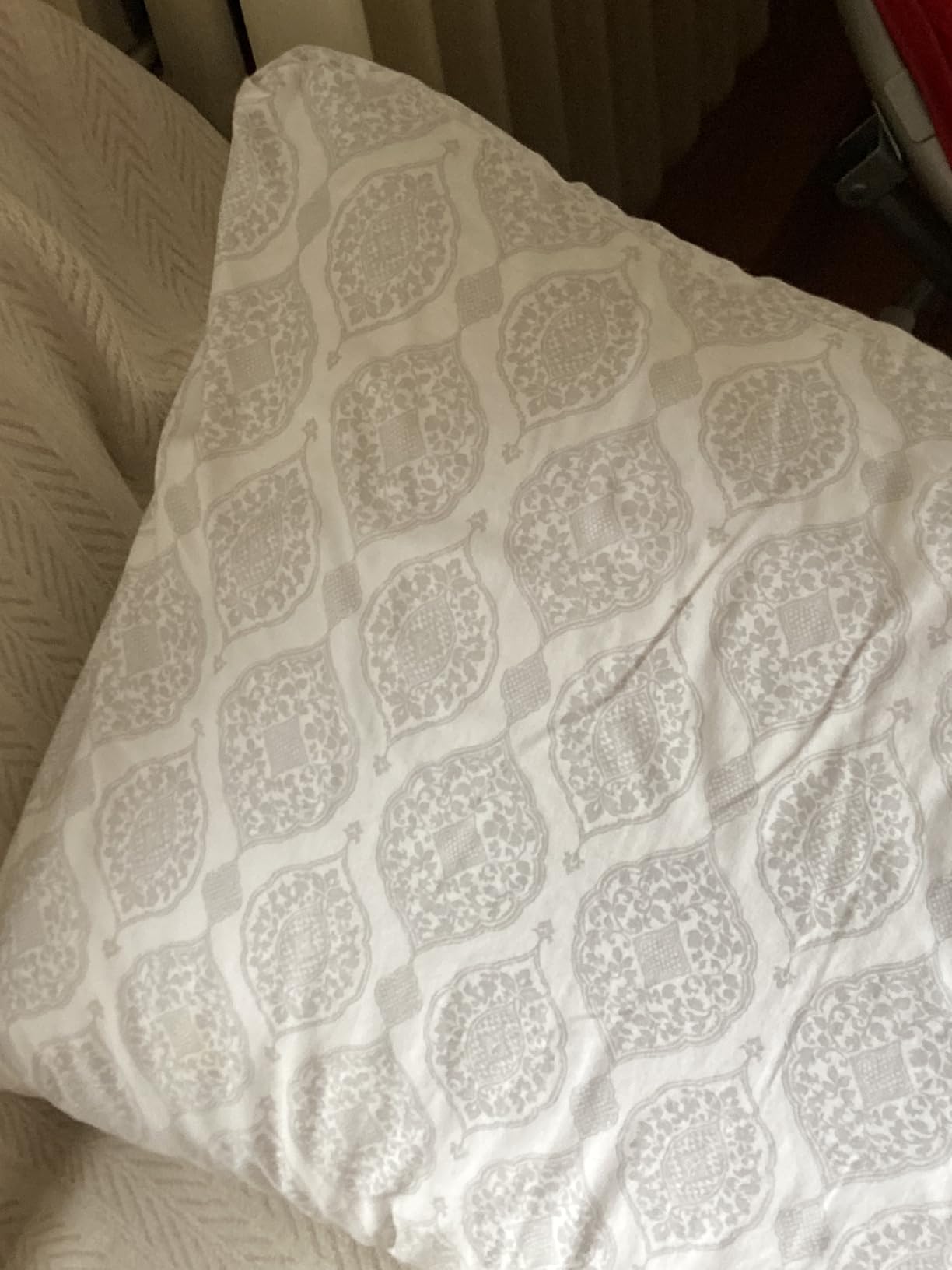 JOLLYVOGUE Pillows Queen Size Set of 2, Cooling and Firm Pillows with Oeko-Tex Certified Down Alternative Filling for Side, Back, and Stomach Sleepers, Hotel Collection customer photo 2
